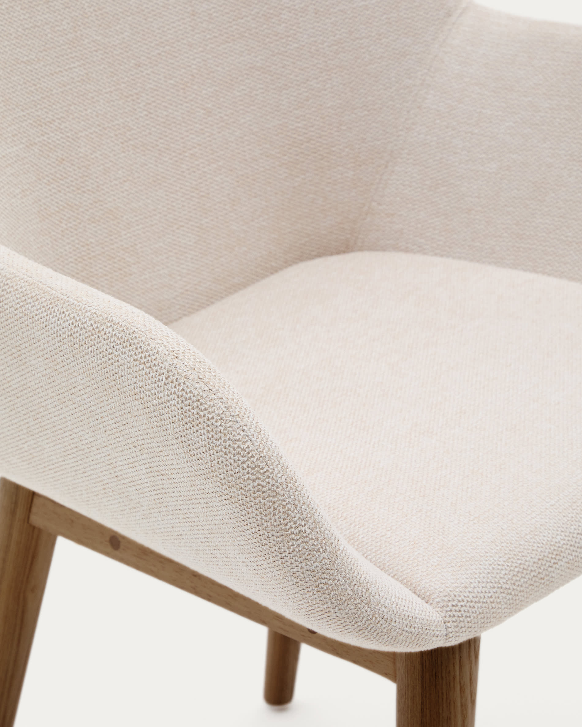 Konna chair in beige with solid ash wood legs in a dark finish FR