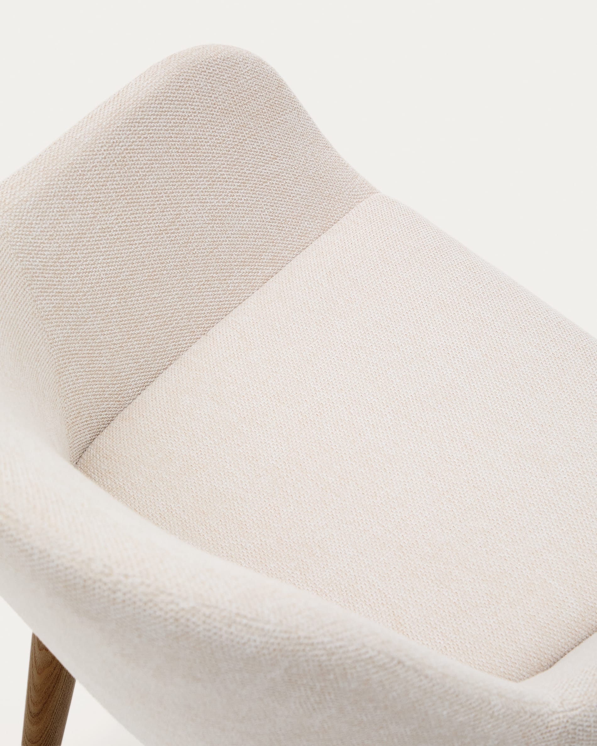 Konna chair in beige with solid ash wood legs in a dark finish FR