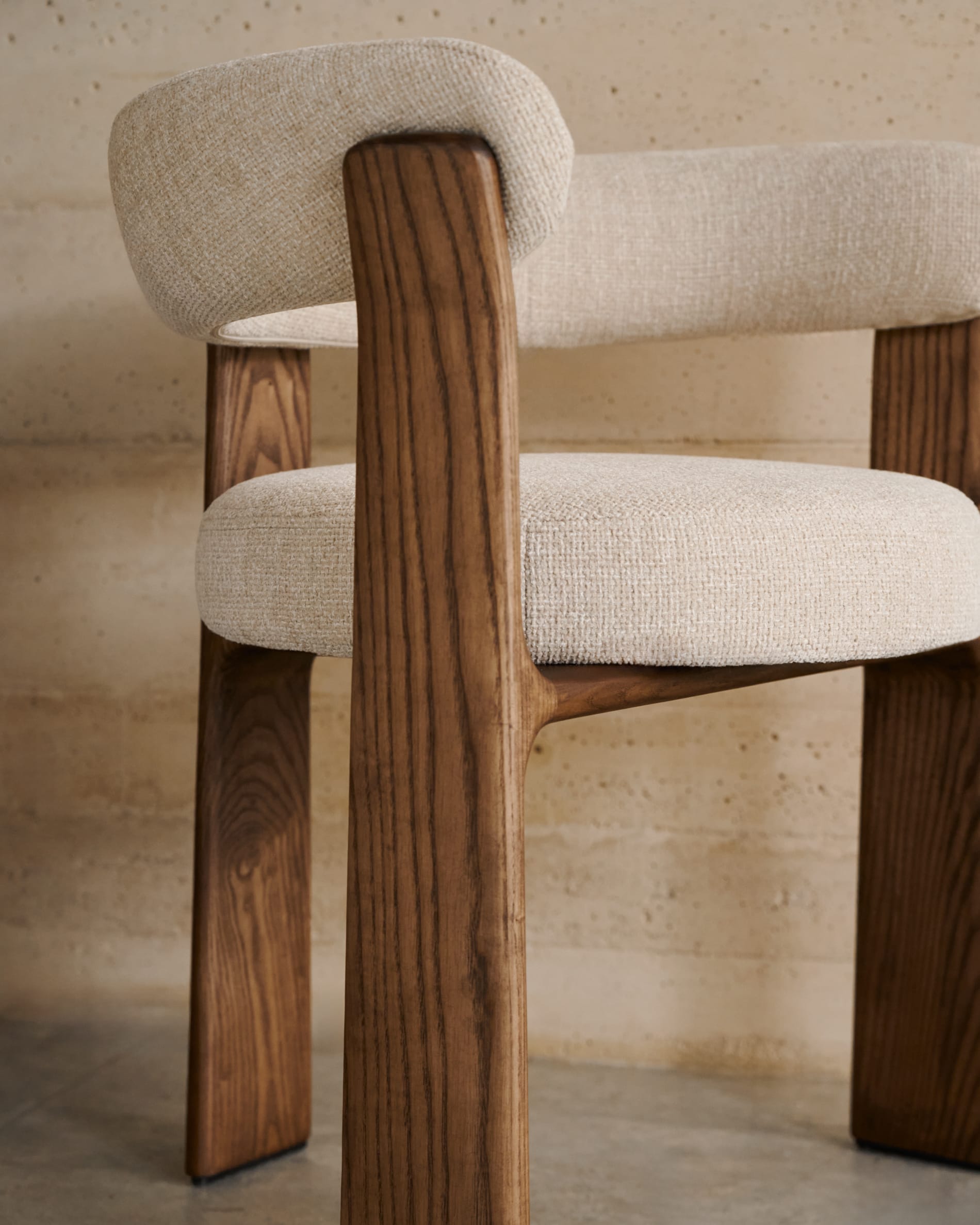 Granite 3-legged chair in beige chenille and with solid ash wood in a walnut finish FSC 100%