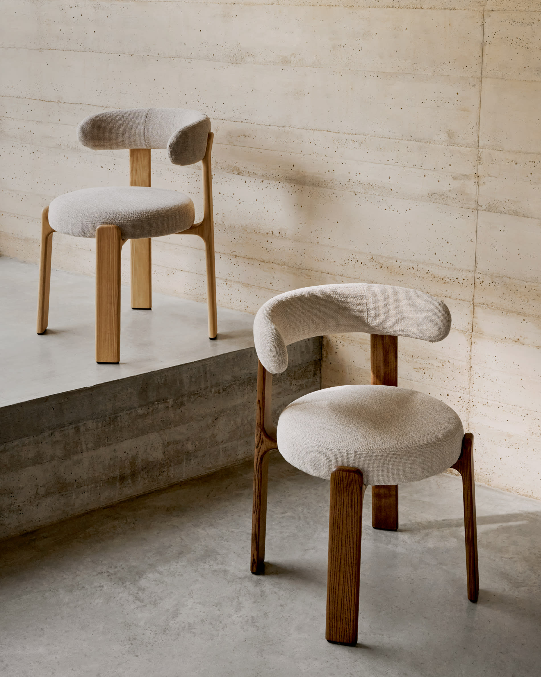 Granite fire-retardant chair in beige chenille and solid ash wood with natural-coloured finish FSC 100%