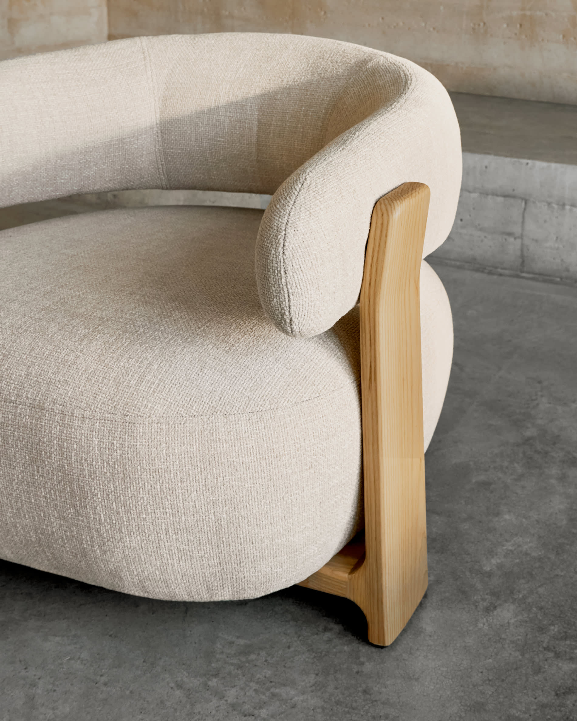 Granite fire-retardant armchair in beige chenille and solid ash wood with natural-coloured finish FSC 100%