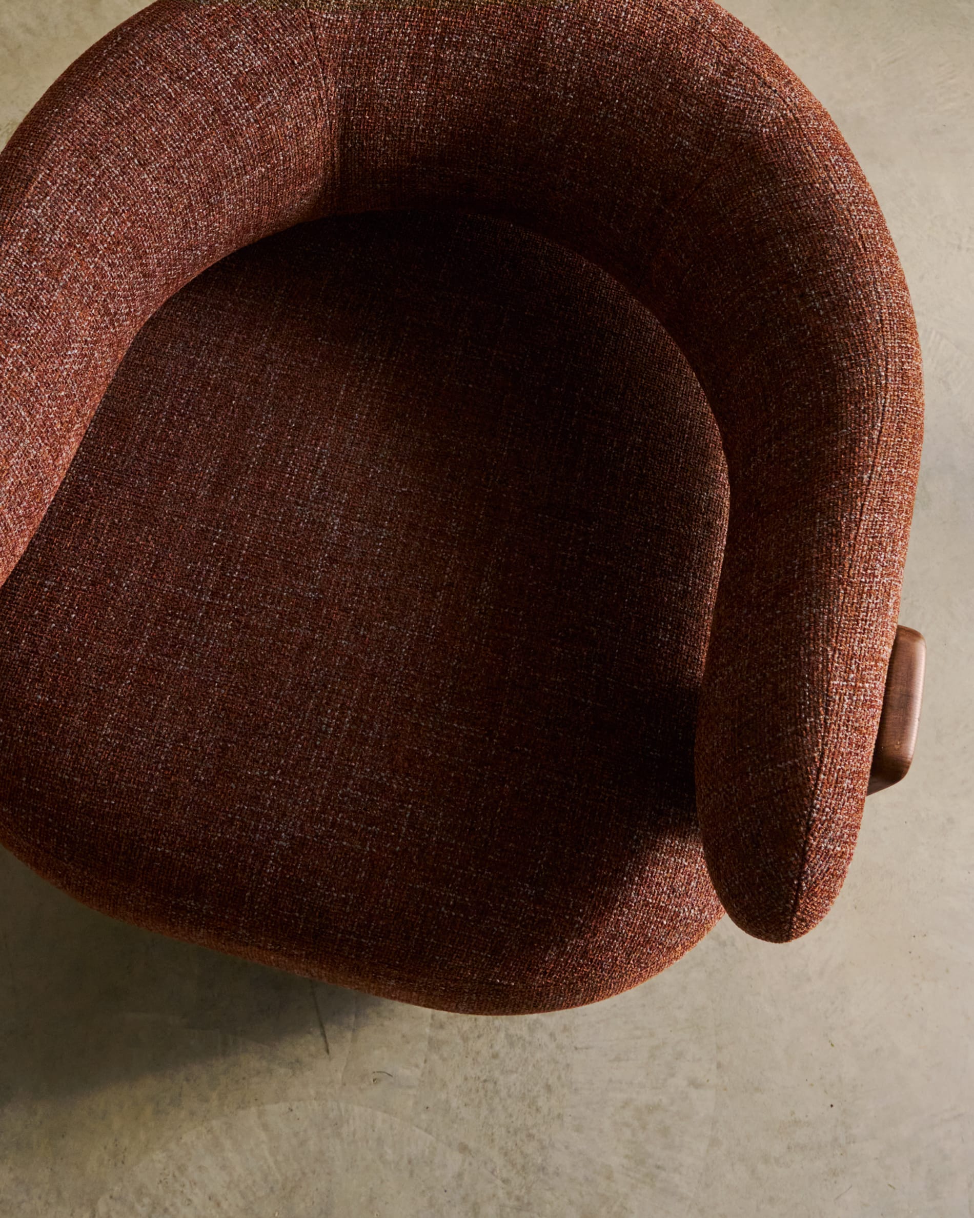 Granite fire-retardant armchair in brown chenille and solid ash wood with walnut-coloured finish FSC 100%