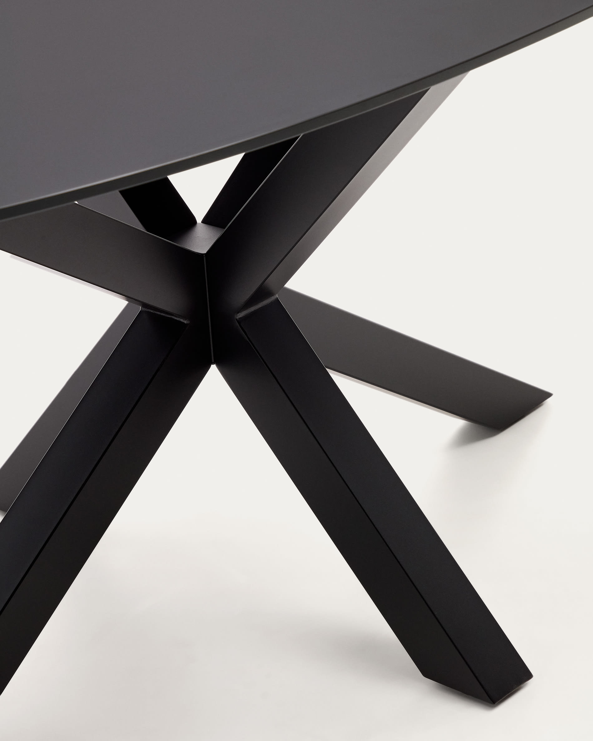Argo table with black glass and black steel legs Ø 200 x 100 cm