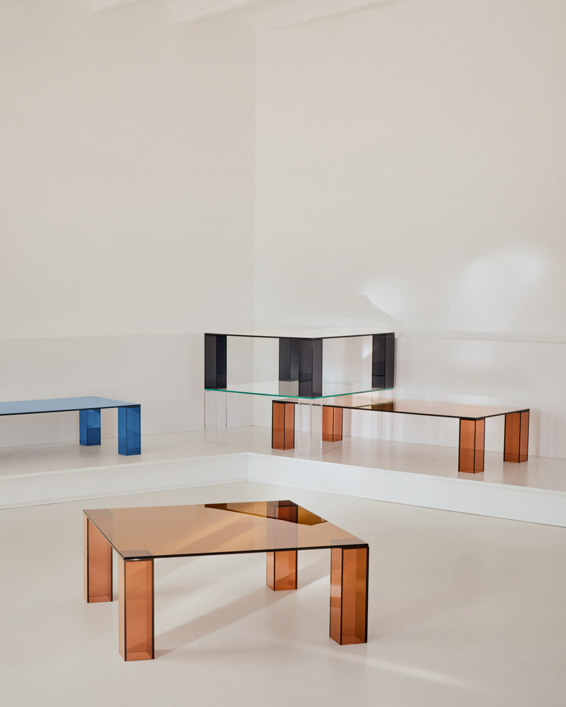 Adularia blue, tempered-glass coffee table, 140 x 60 cm