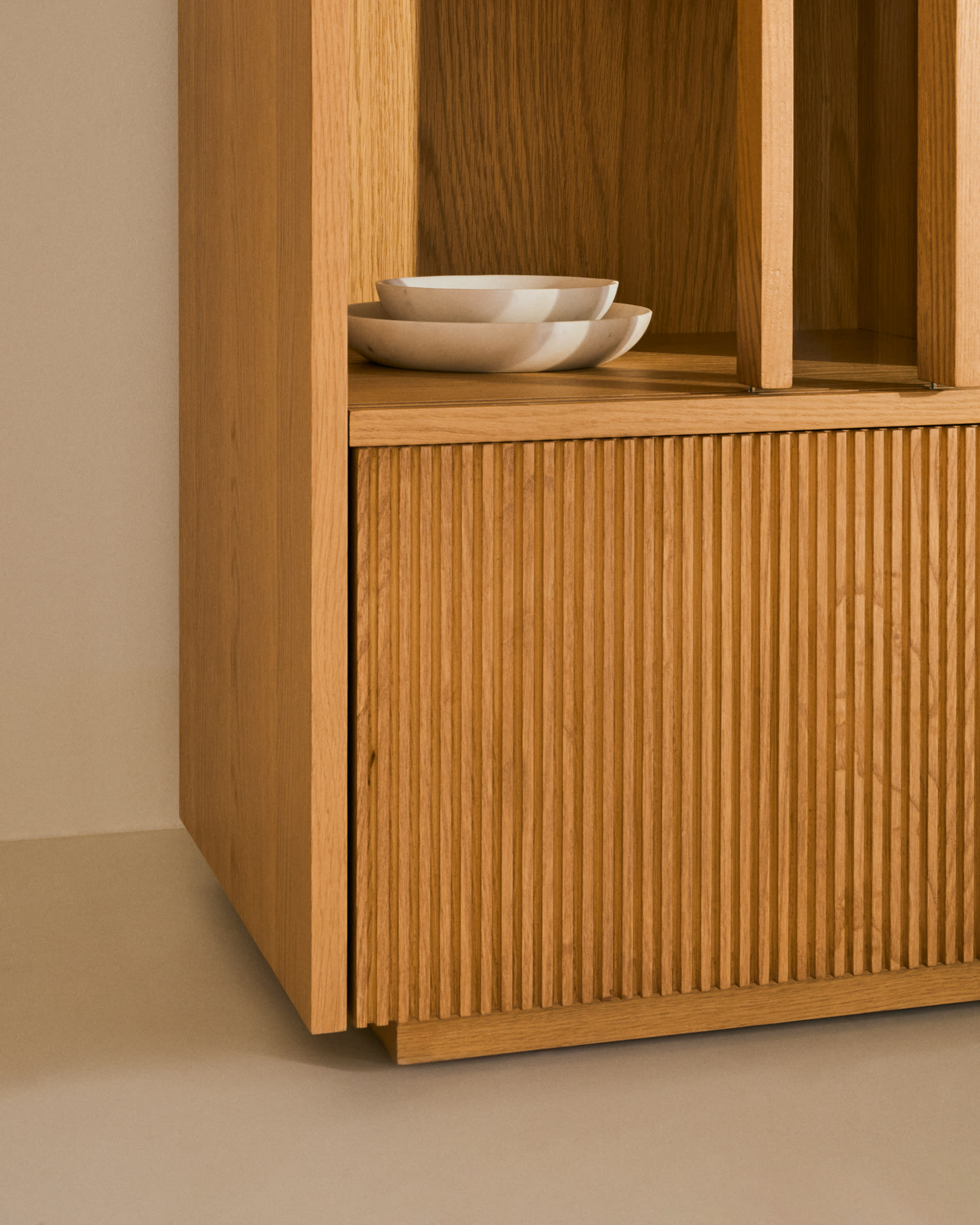Helvine display cabinet 4 doors 2 drawers oak veneer and tempered glass 100 x 174 cm FSC 100%