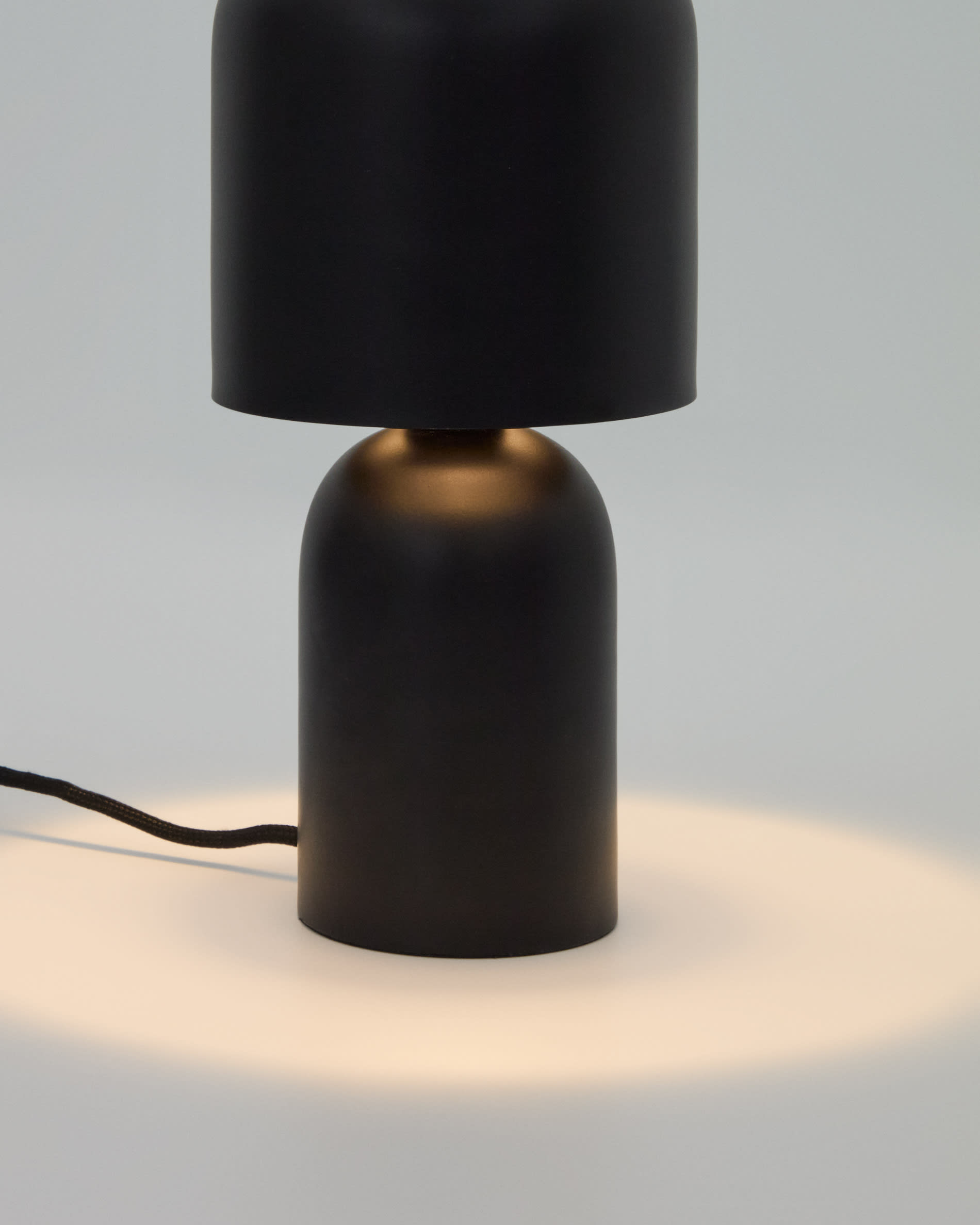 Monze table lamp in black painted metal