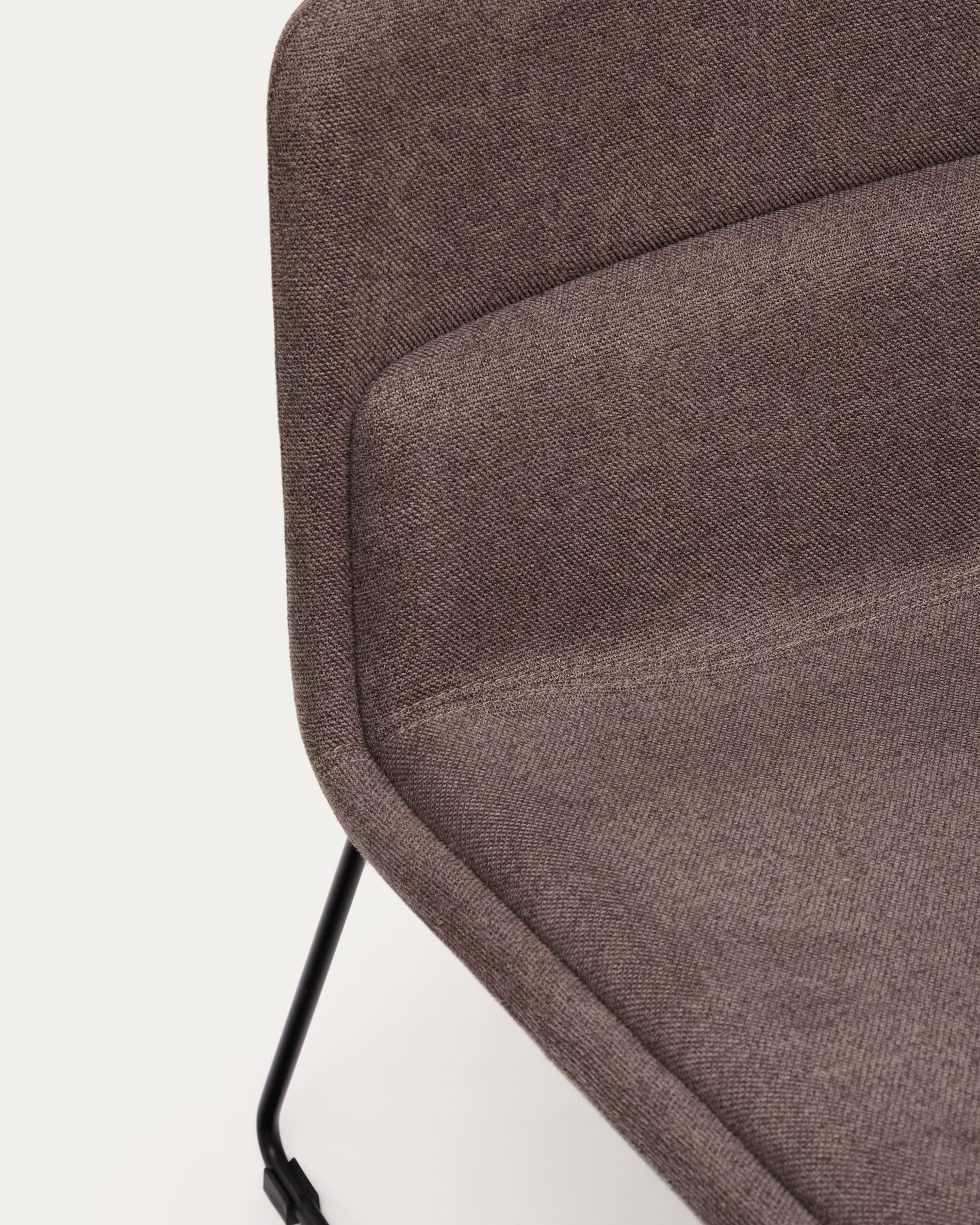 Zahara brown armchair and steel in a black finish, 100% FSC