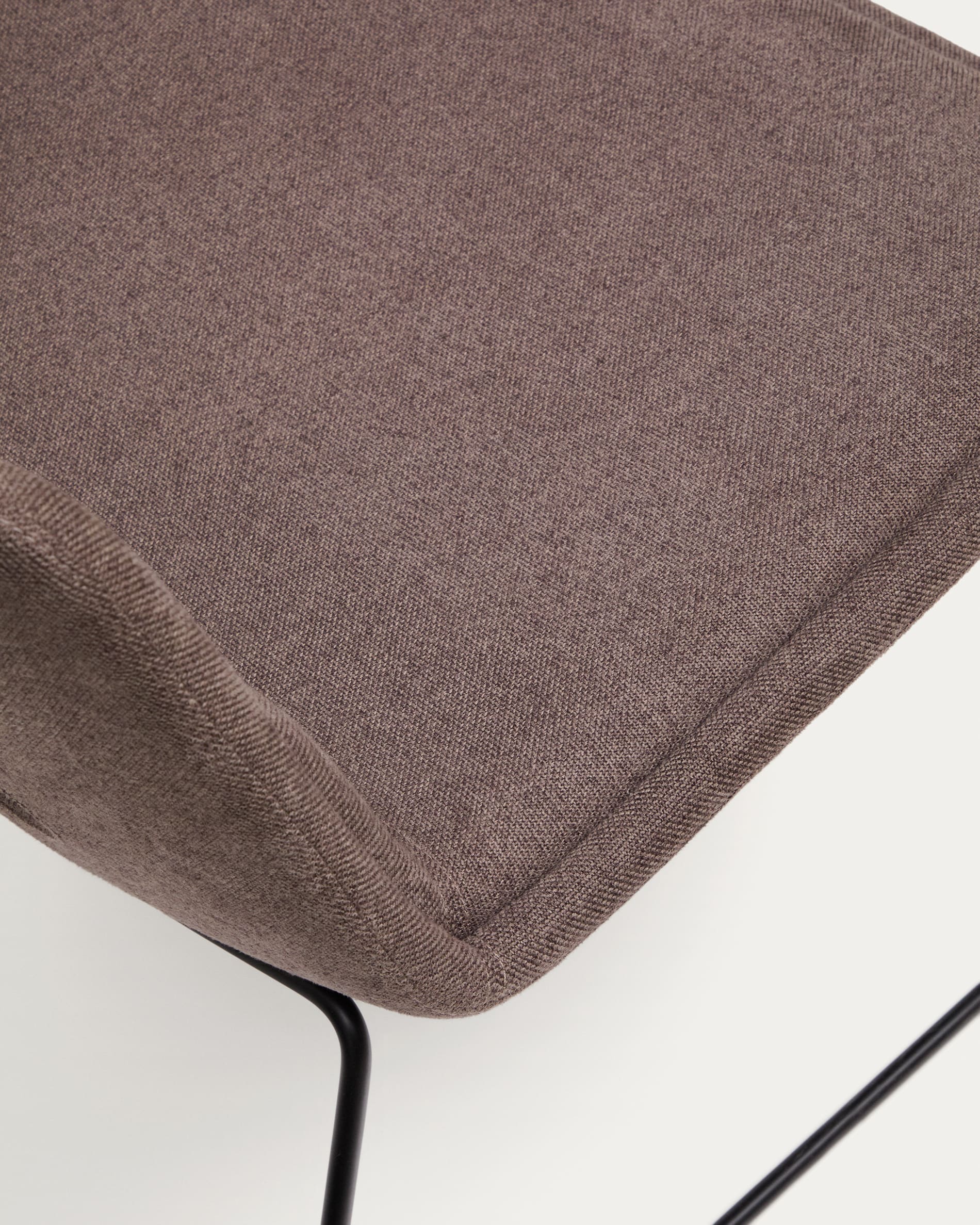 Zahara brown armchair and steel in a black finish, 100% FSC