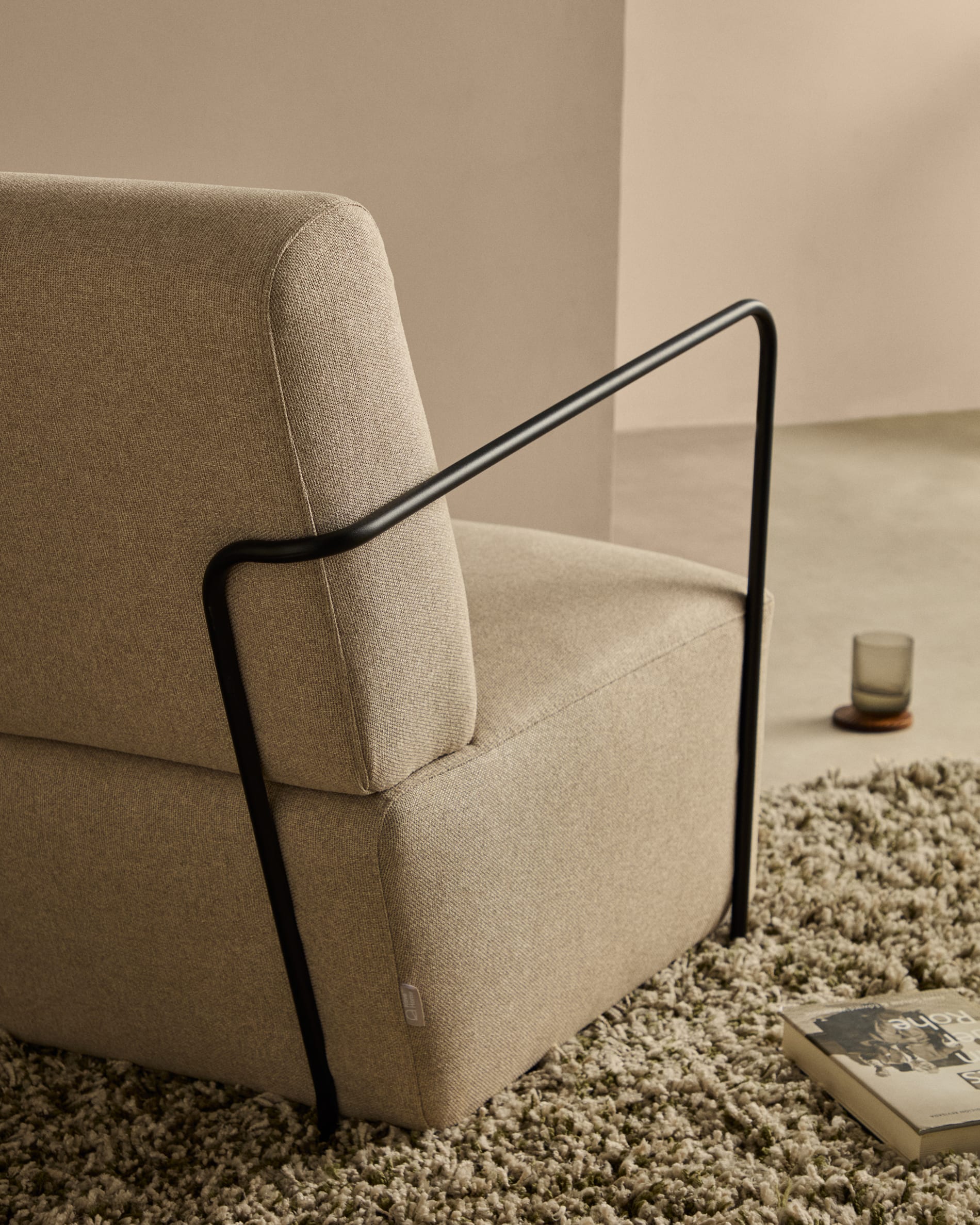 Gamer beige armchair with metal in a matte black painted finish