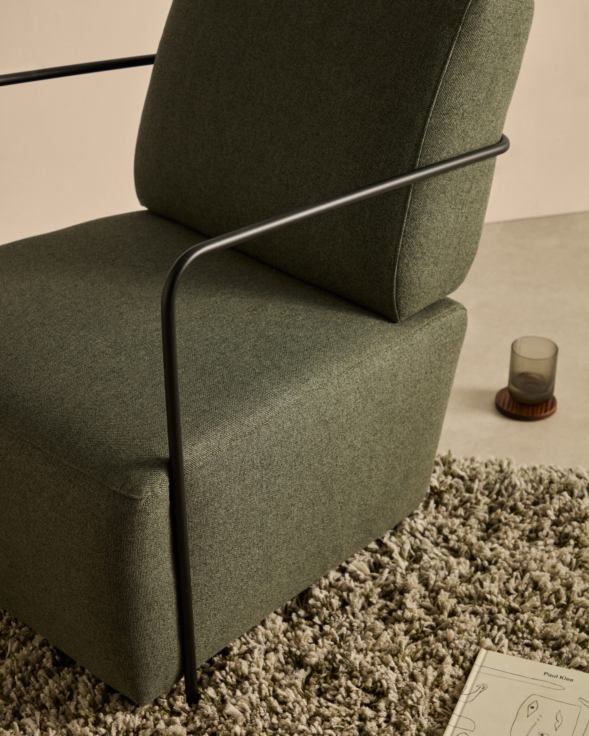 Gamer green armchair with metal in a black matte painted finish