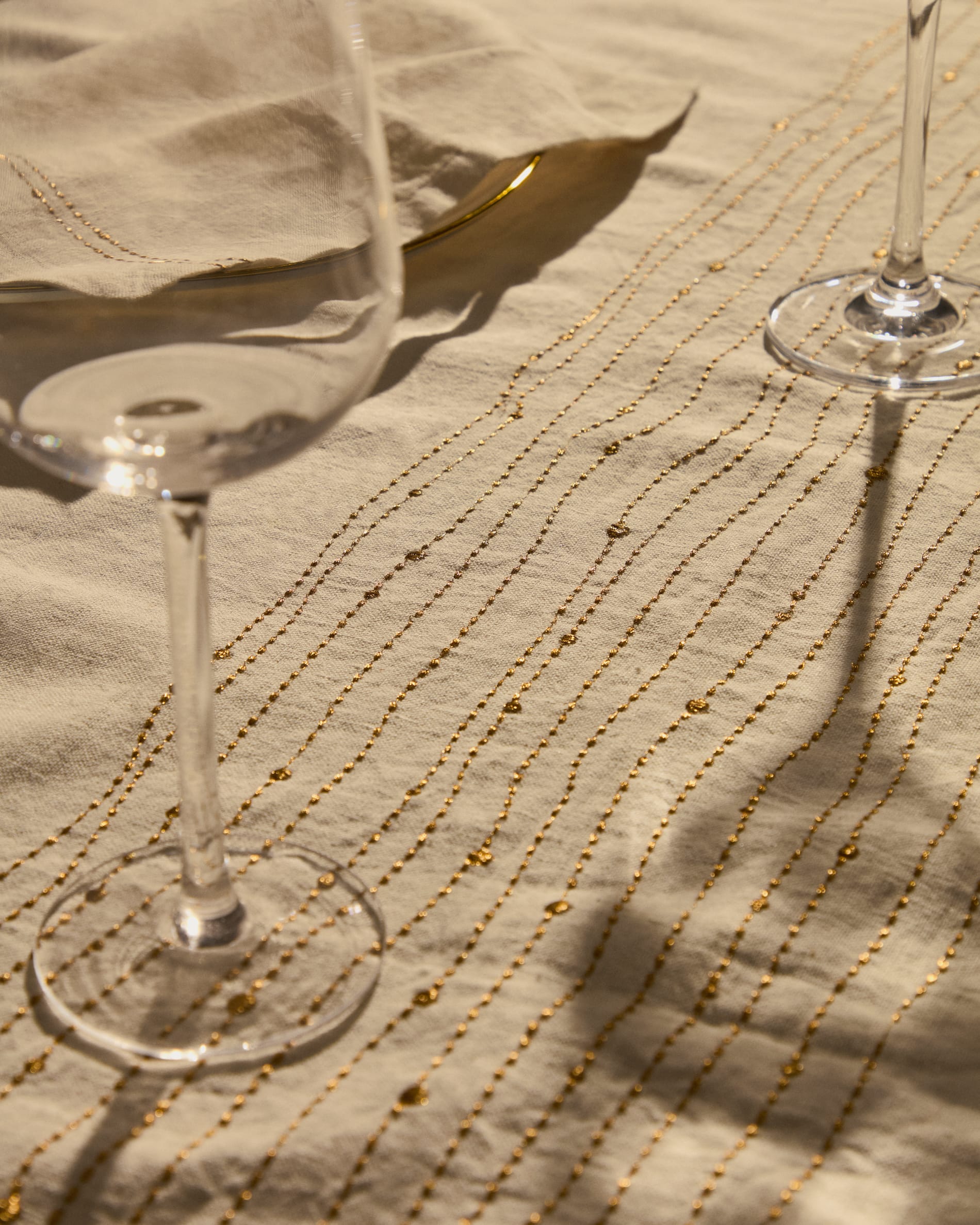 Flia white linen and cotton tablecloth gold-coloured lurex embroidered detail, 150 x 250 cm