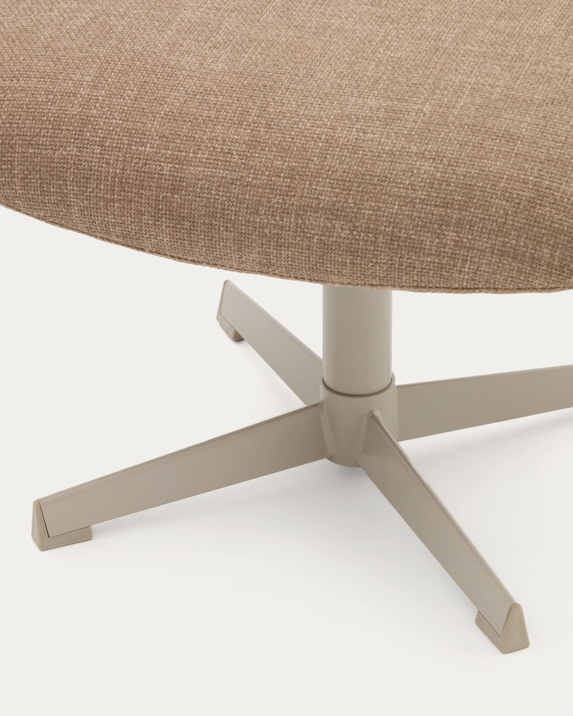 Jaspe swivel footrest in light brown and metal with a grey finish FSC™ 100%.