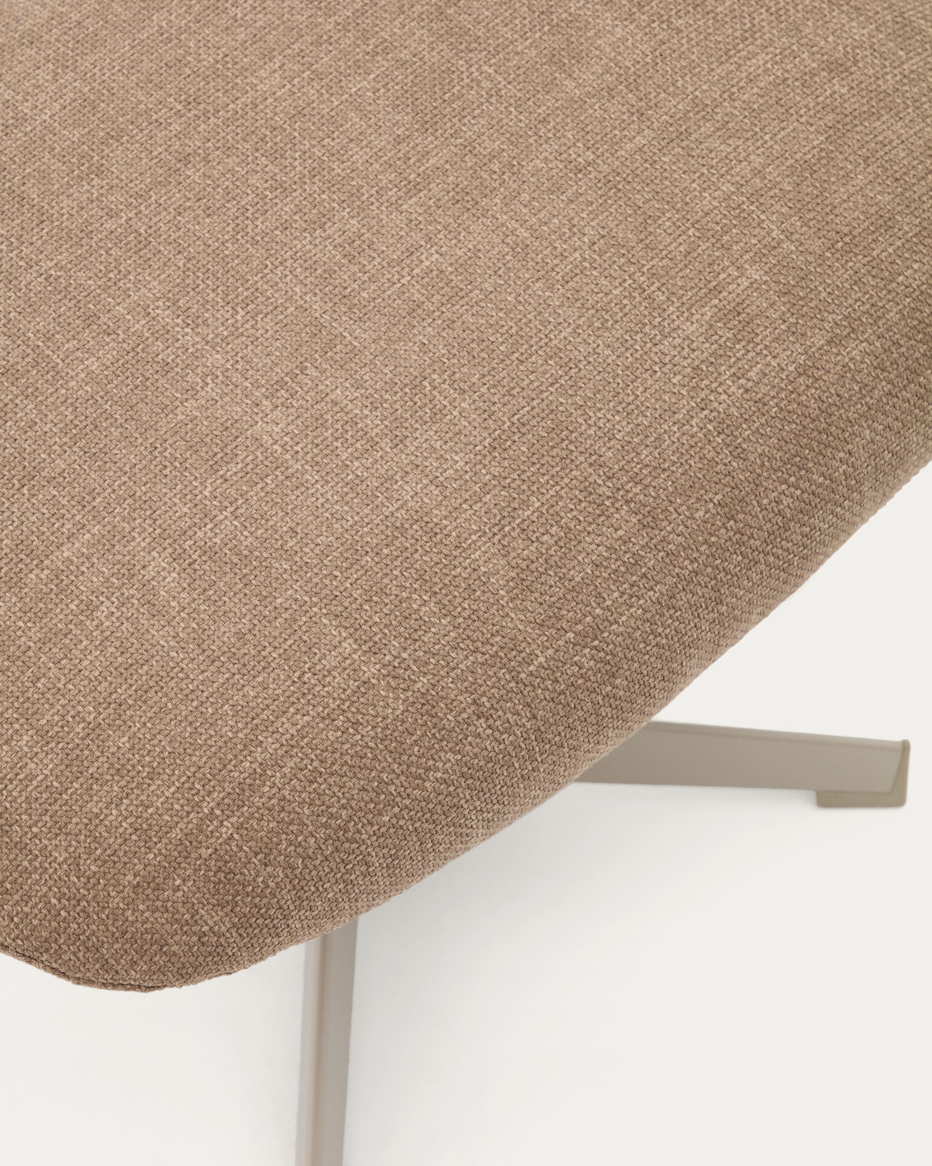 Jaspe swivel footrest in light brown and metal with a grey finish FSC™ 100%.