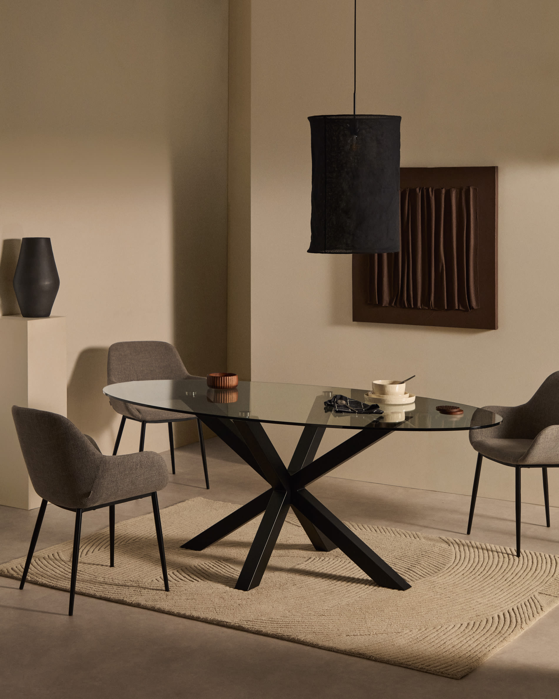 Table ovale Argo en verre et pieds en acier finition noire Ø — Kave Home