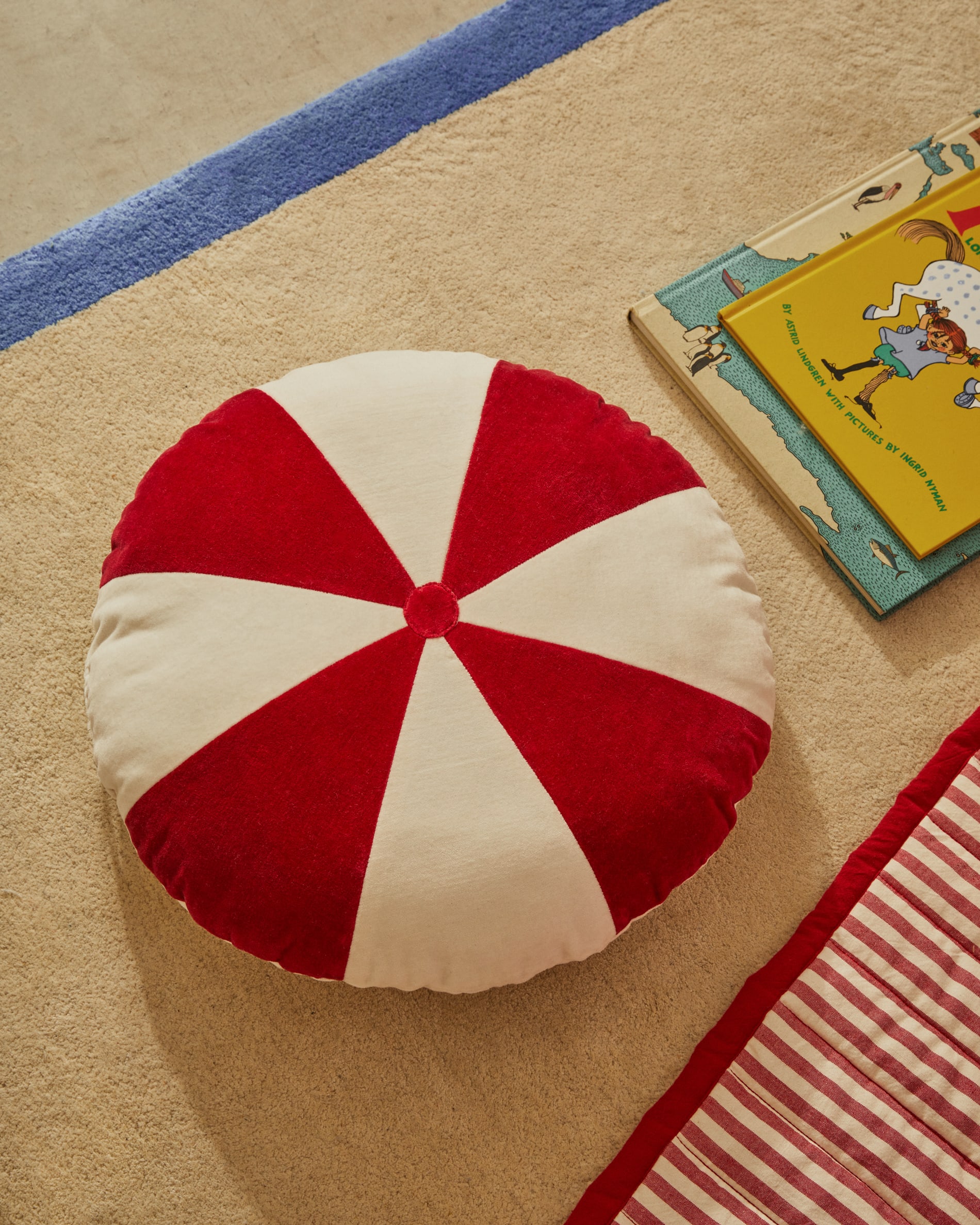 Odet white and red, round cotton cushion, Ø 45 cm