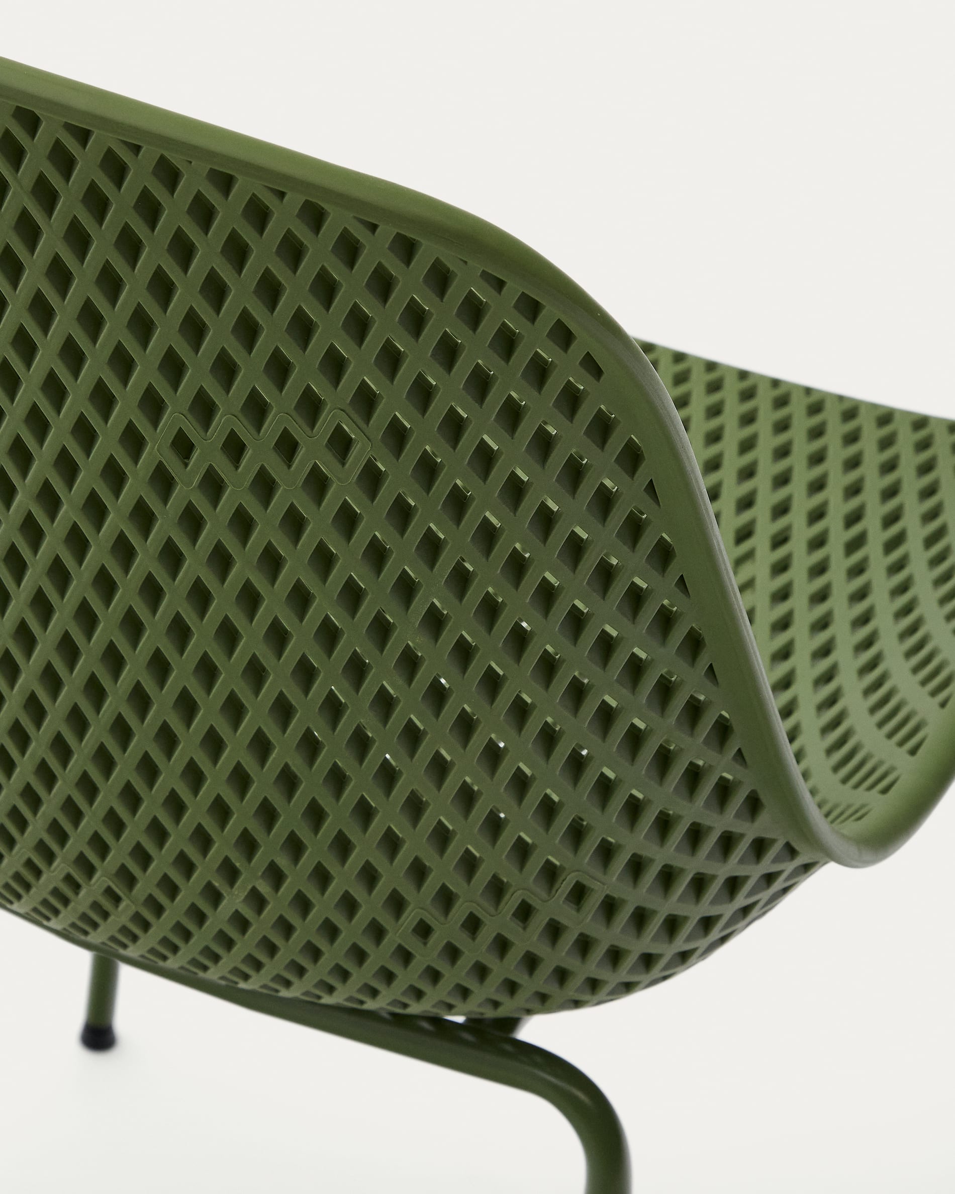 Quinby outdoor chair with green steel legs