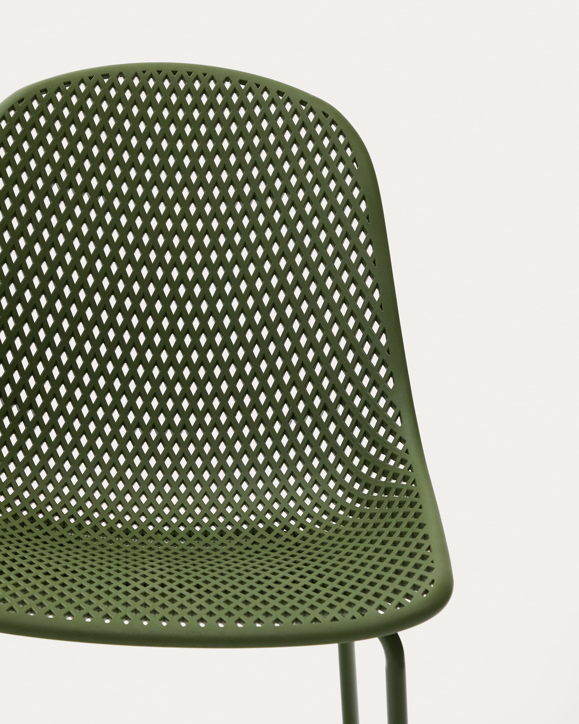 Quinby outdoor chair with green steel legs