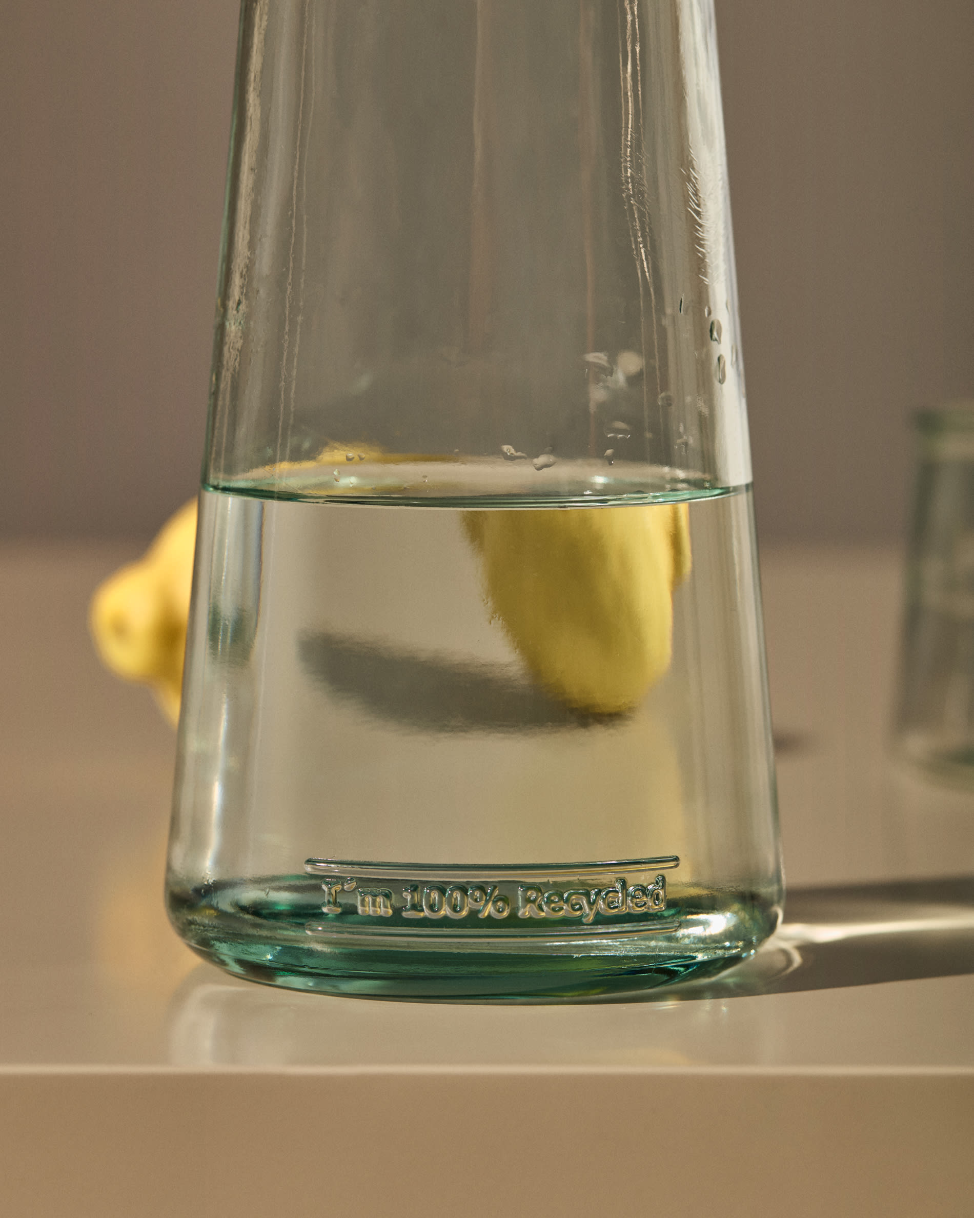 Izai transparent recycled glass jug