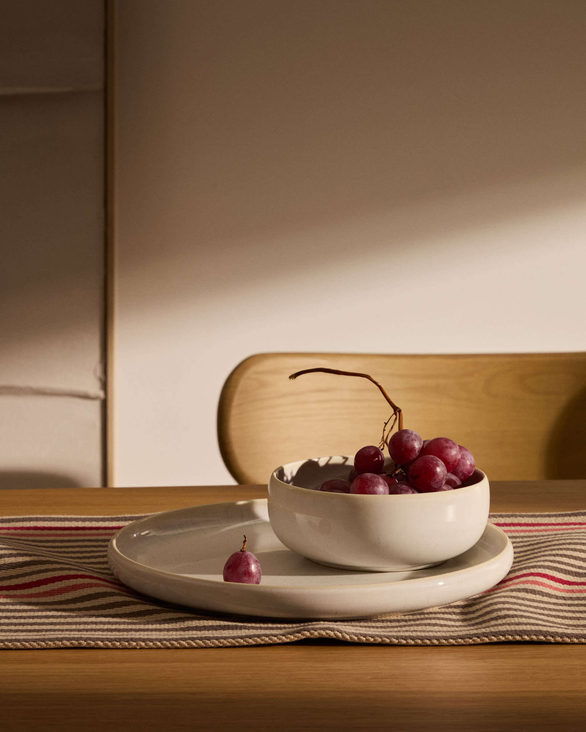 Uilo white ceramic bowl
