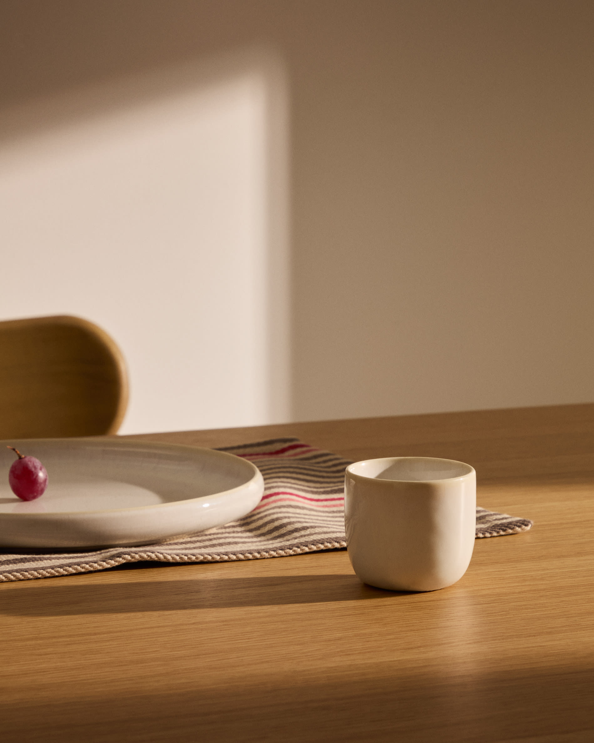 Uilo white ceramic mug
