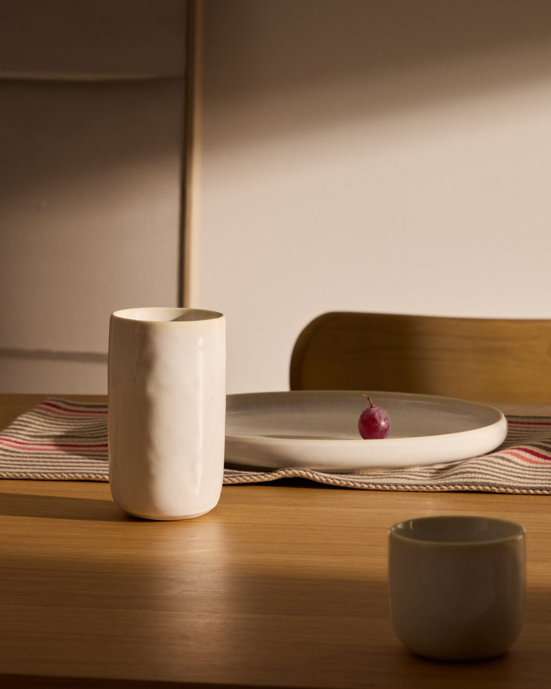 Uilo white ceramic mug