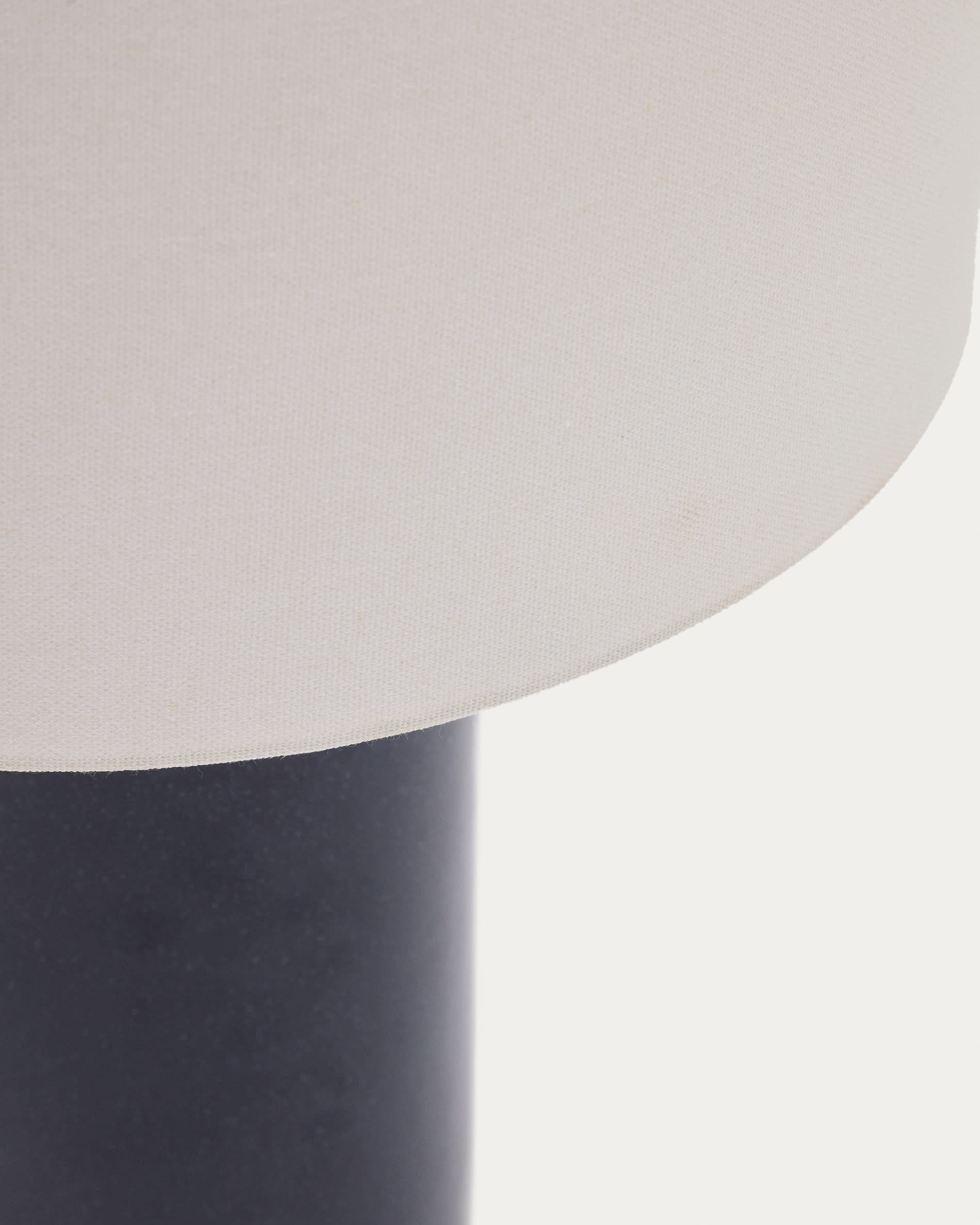 Toneric ceramic table lamp with blue finish and cotton