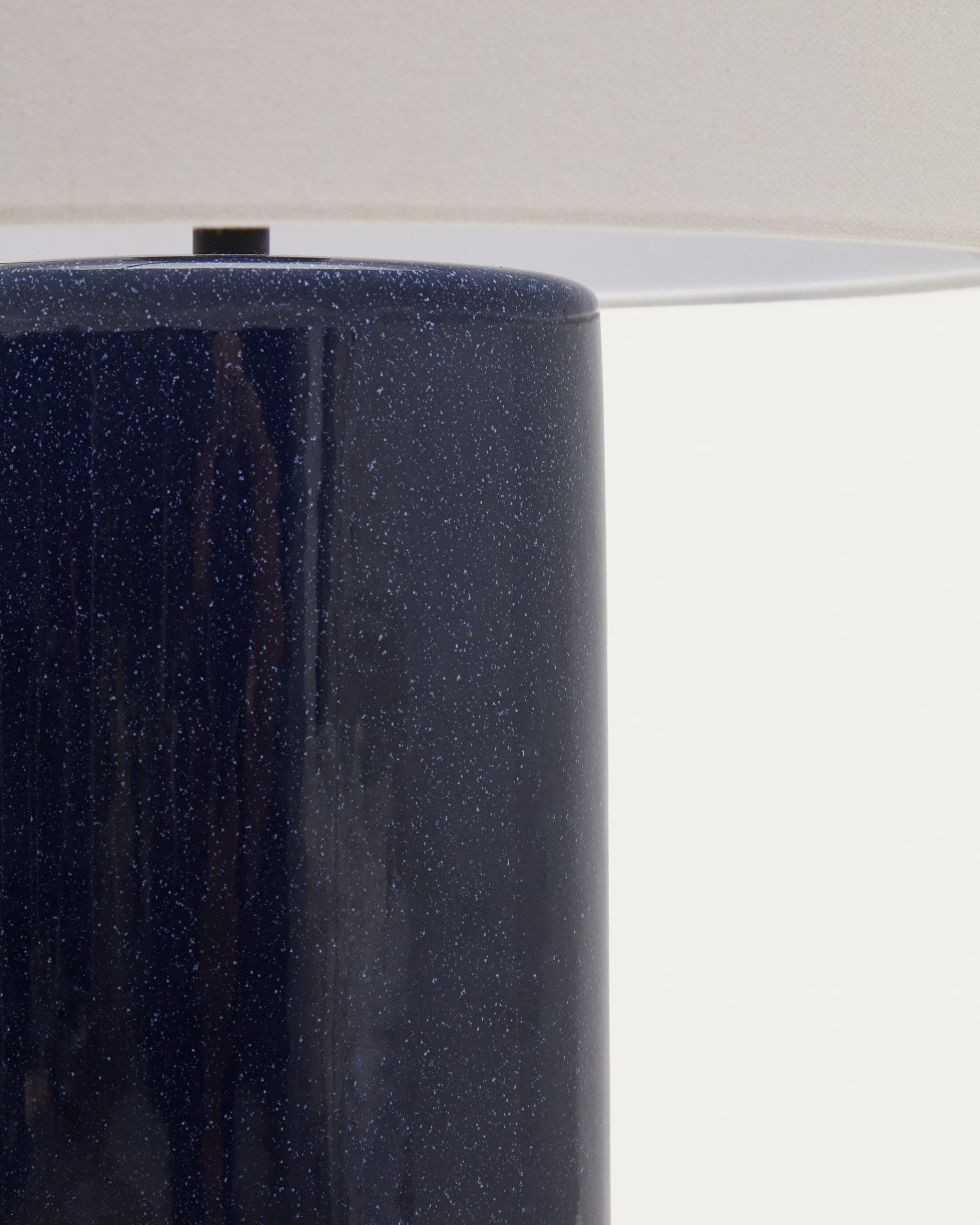 Toneric ceramic table lamp with blue finish and cotton