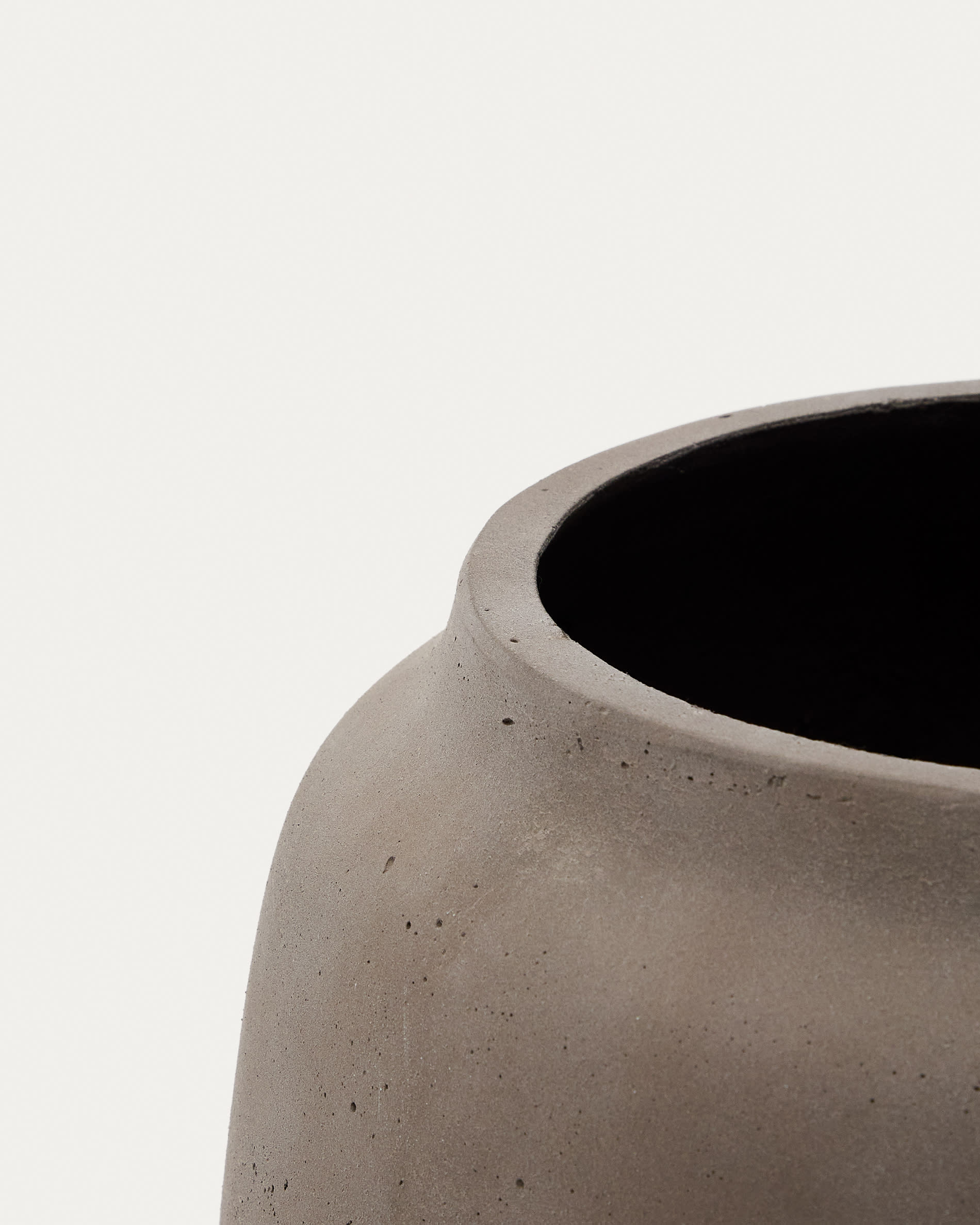 Lira terracotta-effect planter Ø40cm