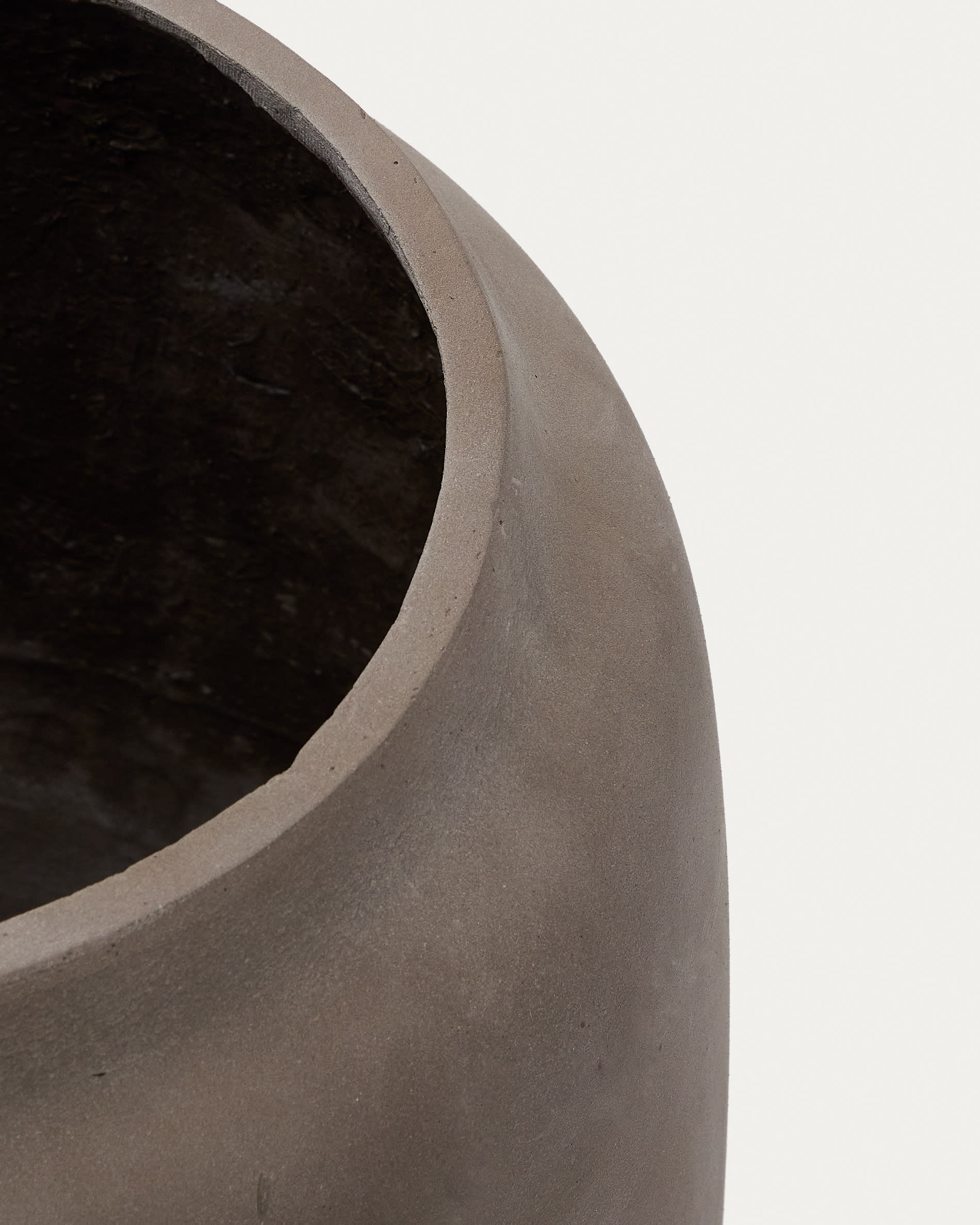 Lira terracotta-effect planter Ø53cm