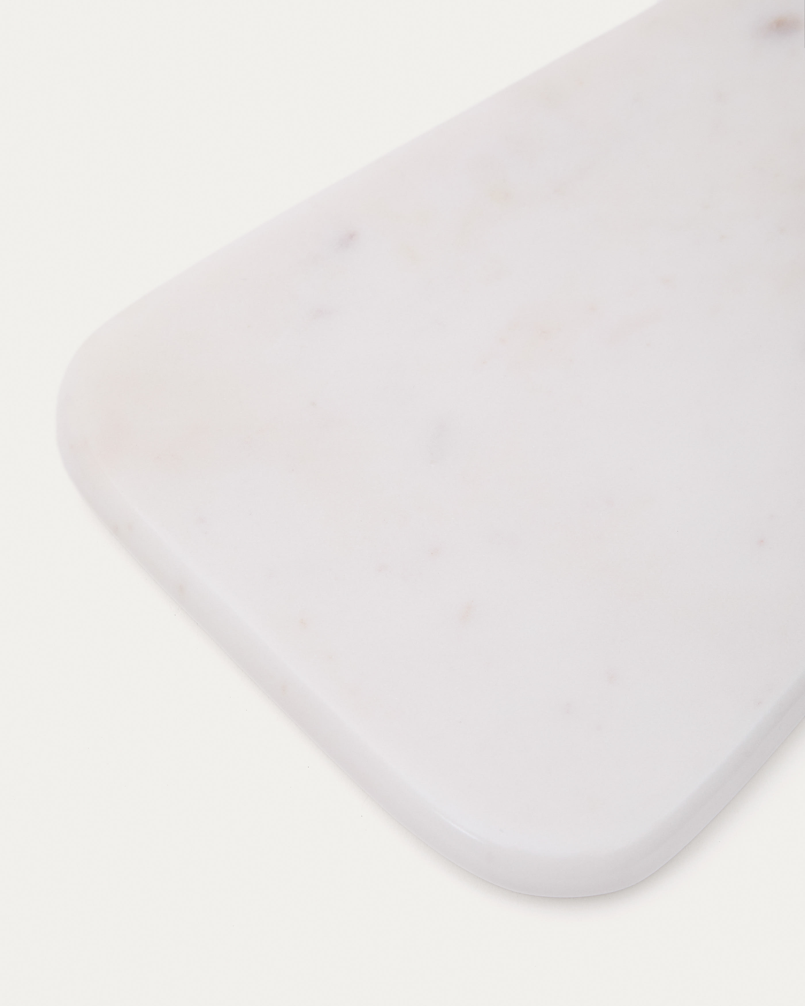 Zera serving board in white marble