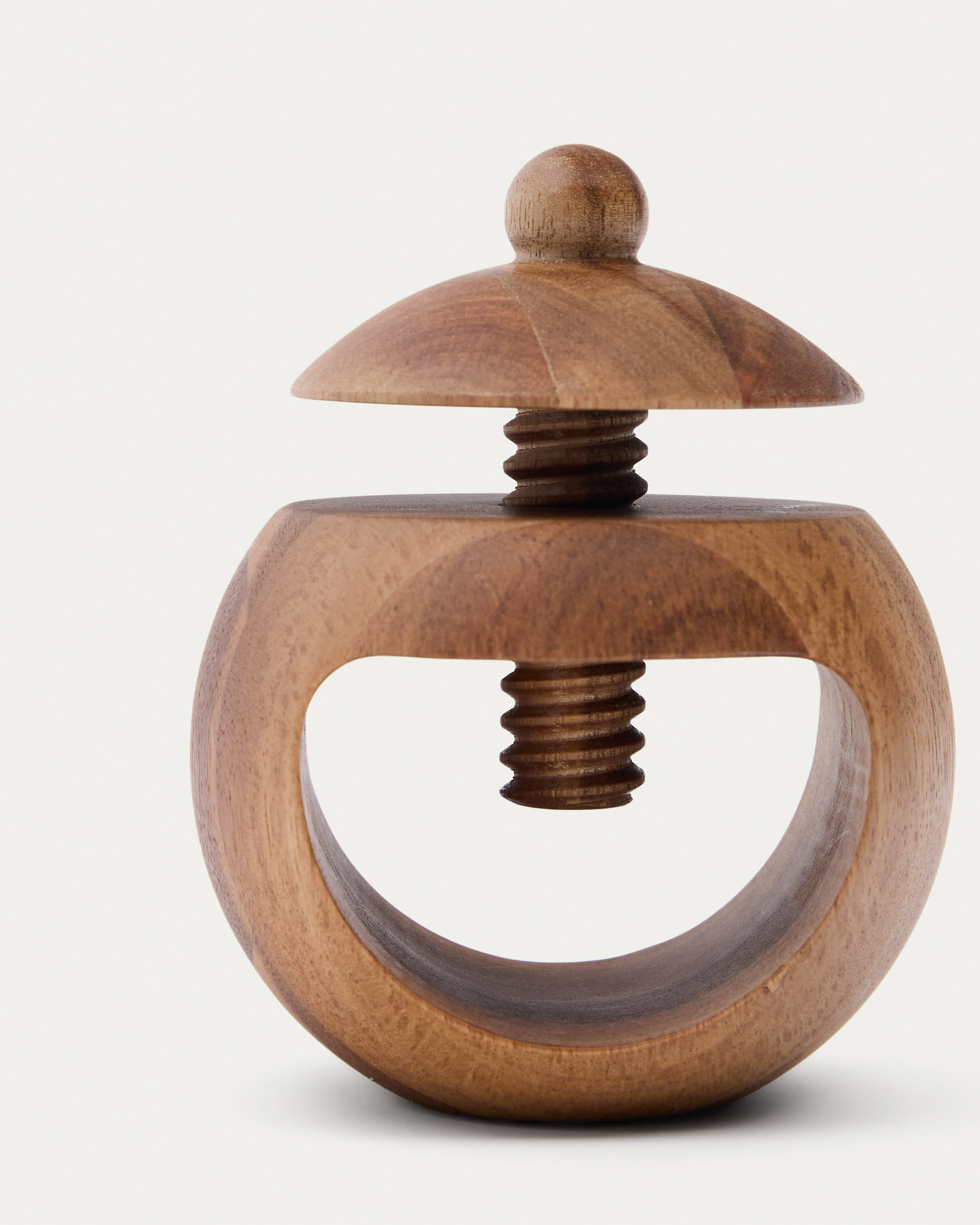 Nukha nutcracker in FSC 100% acacia wood