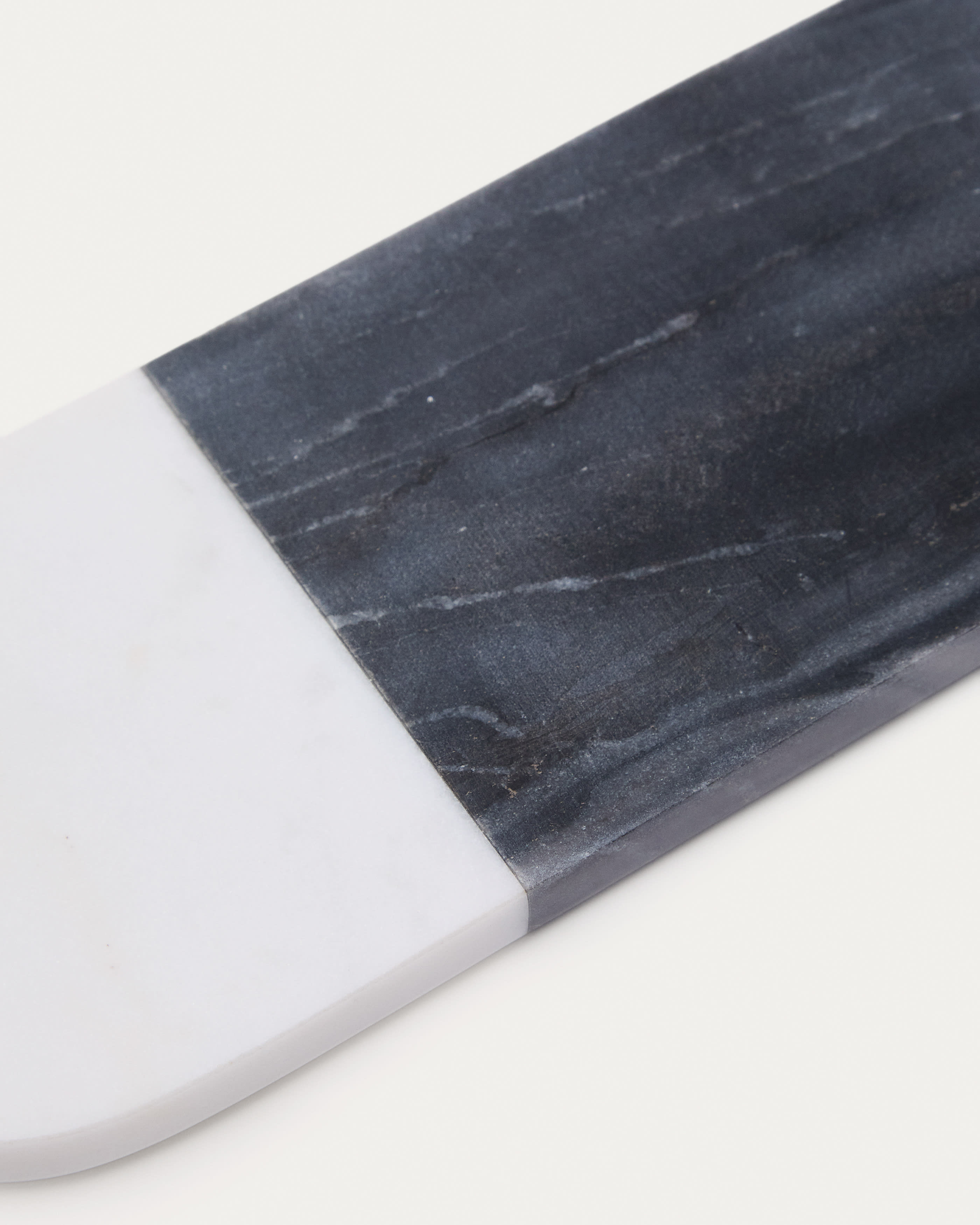 Nivol small serving board in black and white marble and travertine