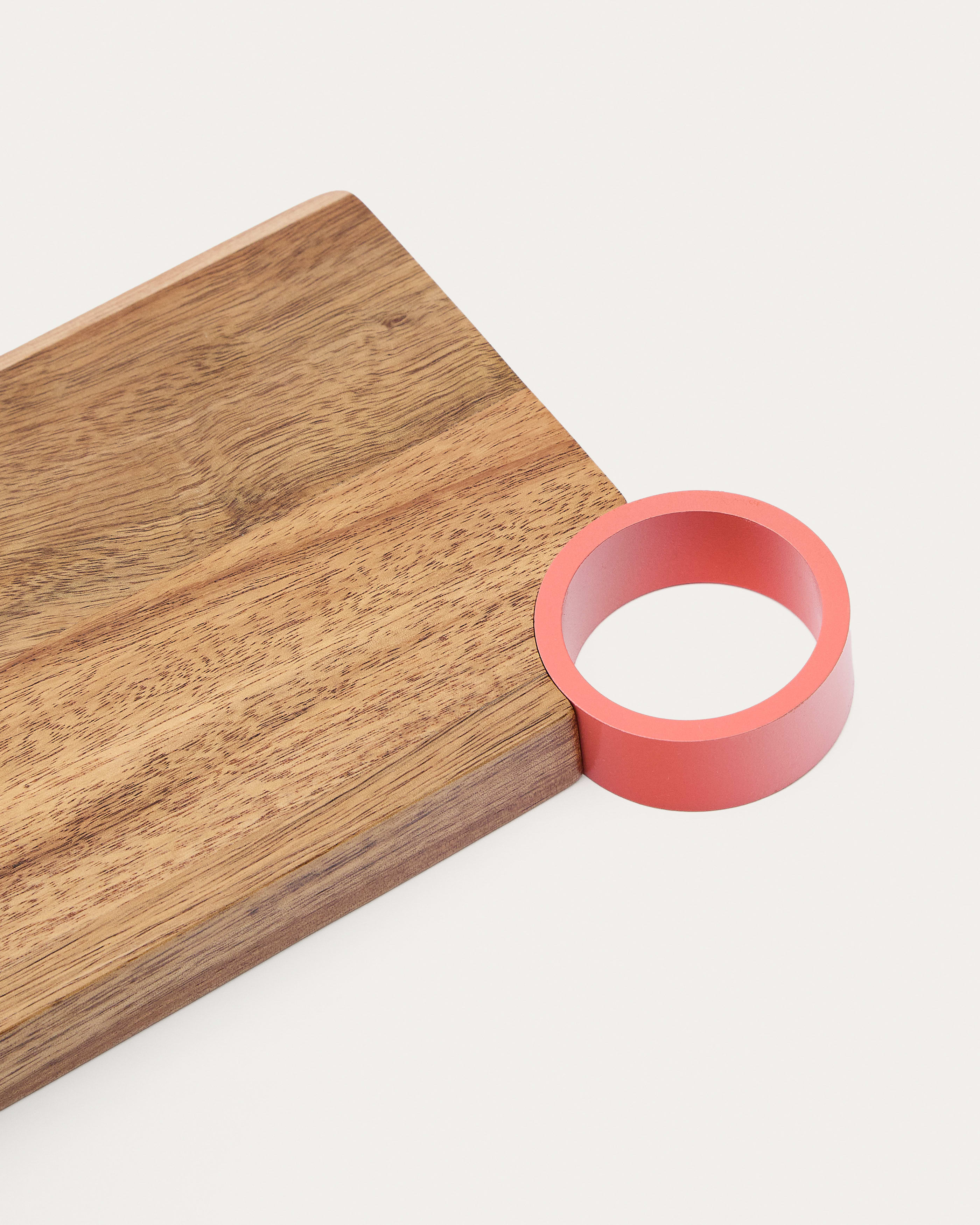 Zairin serving board in FSC 100% acacia wood and pink metal
