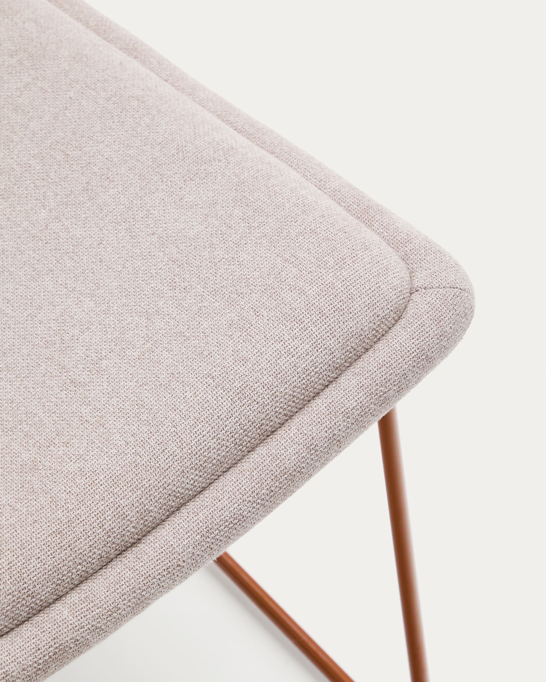 Zahara beige armchair with steel legs and FSC 100% terracotta finish