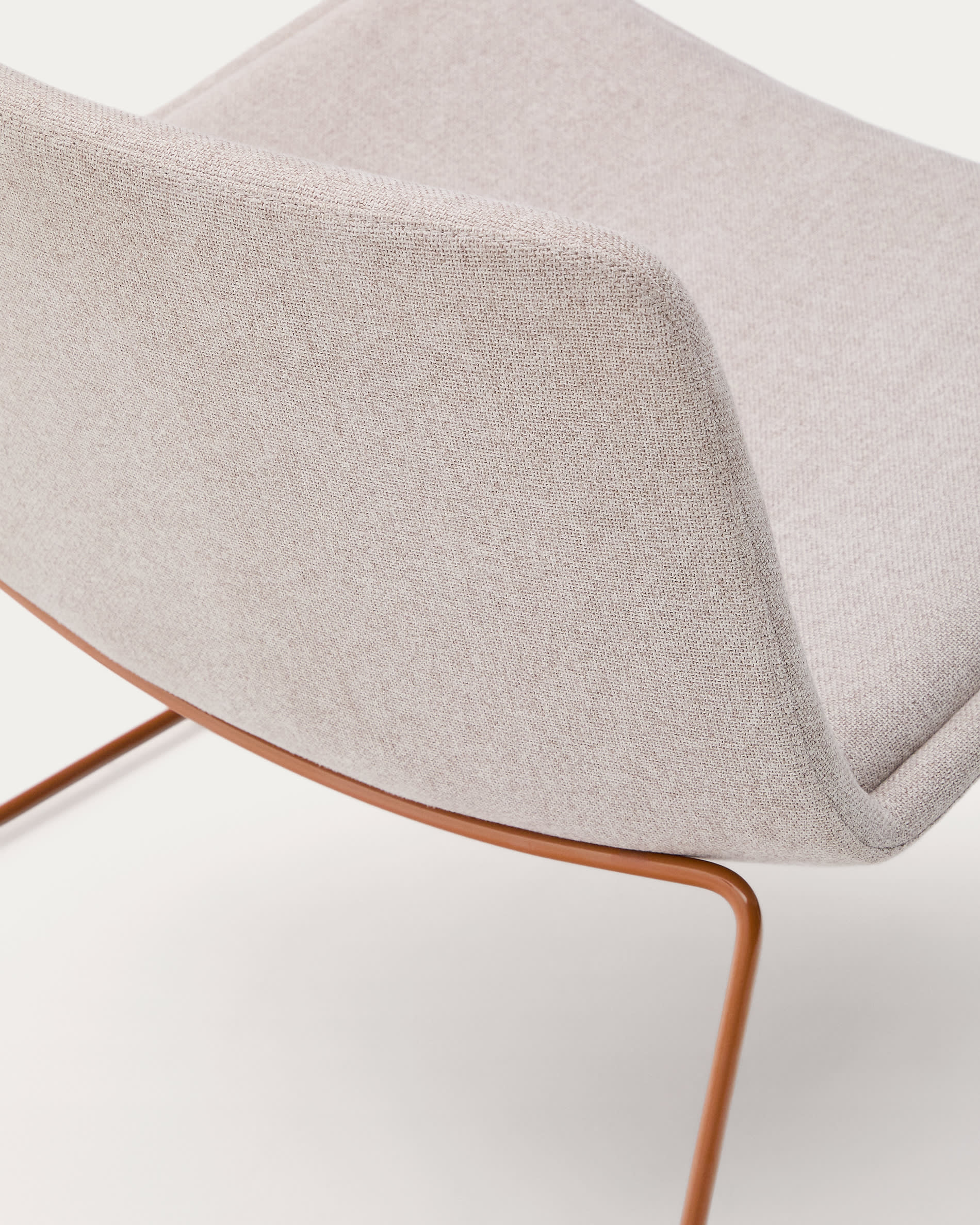 Zahara beige armchair with steel legs and FSC 100% terracotta finish