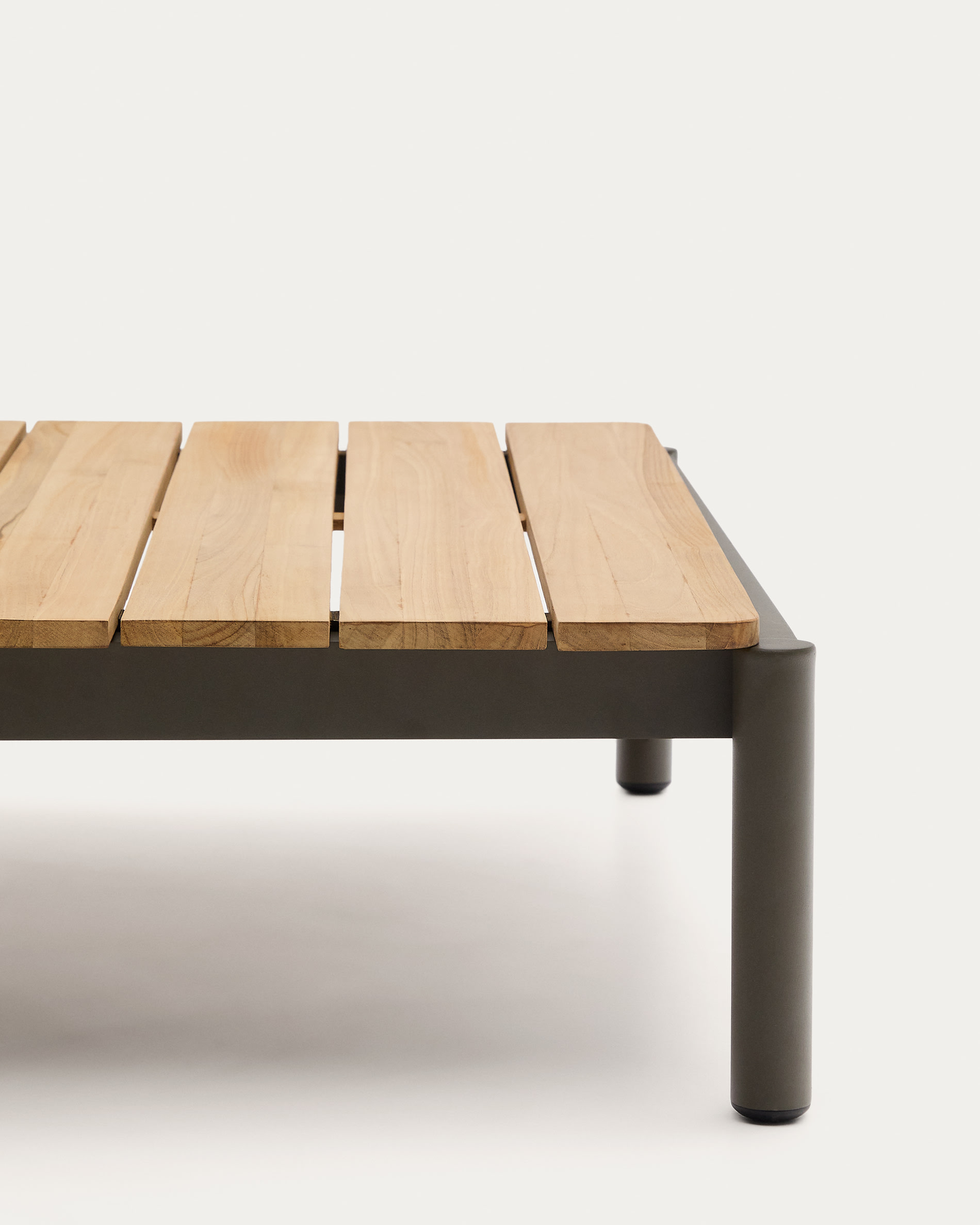 Sorells coffee table in green aluminum and teak wood 89 x 91 cm FSC 100%
