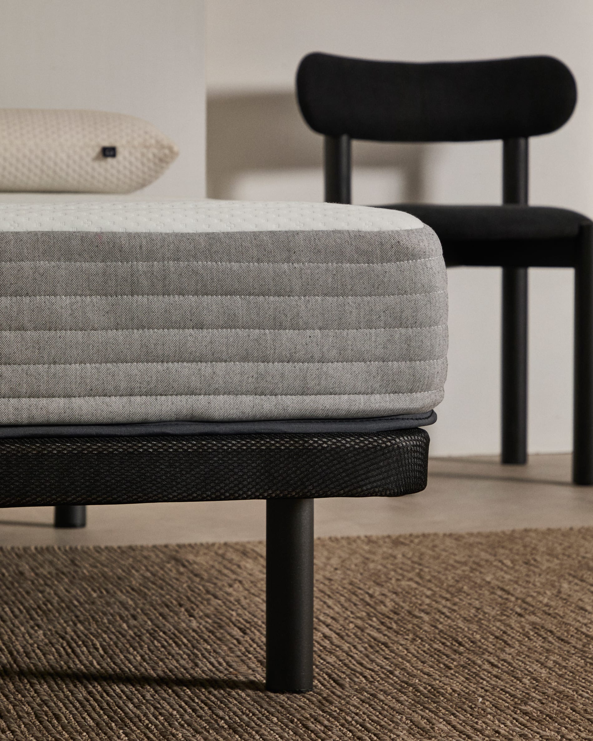 Under base upholstered with 3D fabric for 150 x 200cm mattress