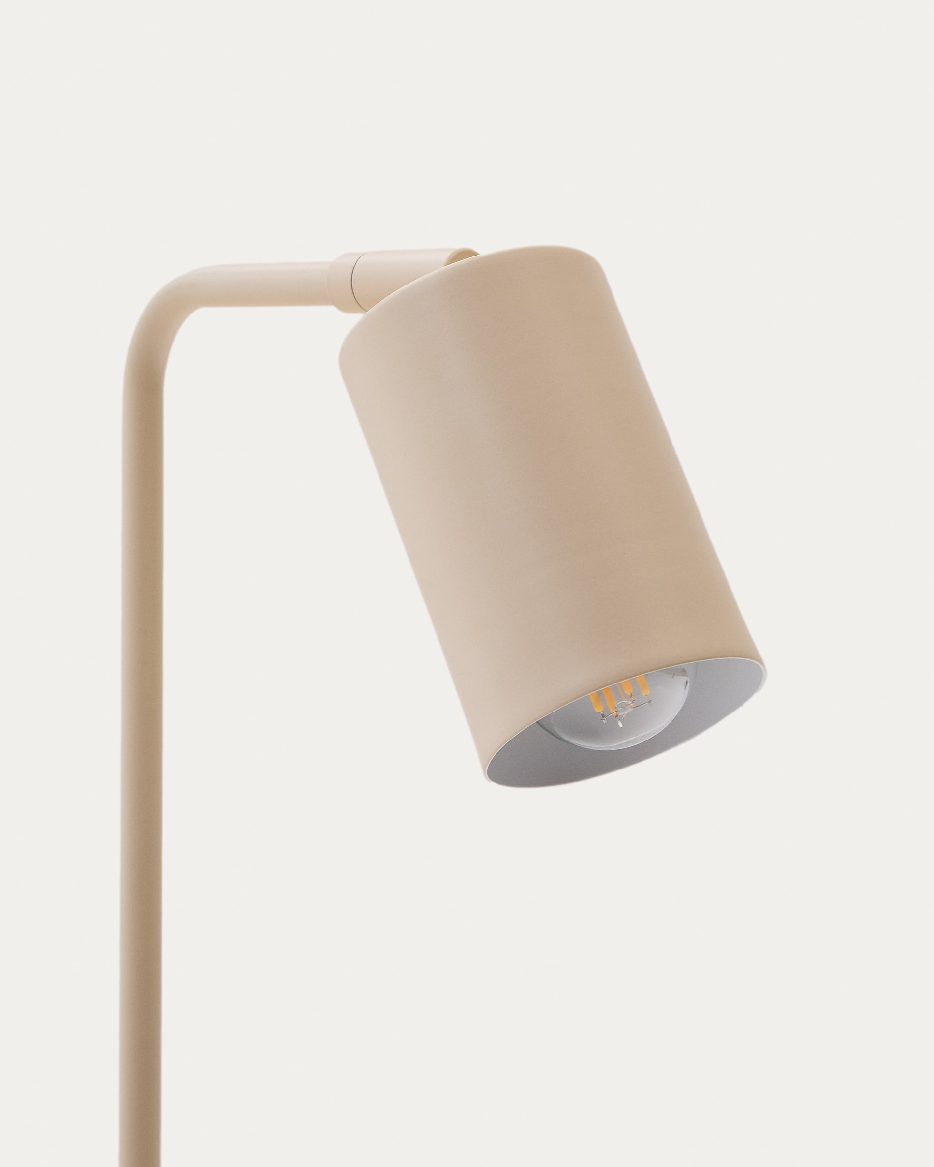 Manie metal desk lamp with beige textured finish