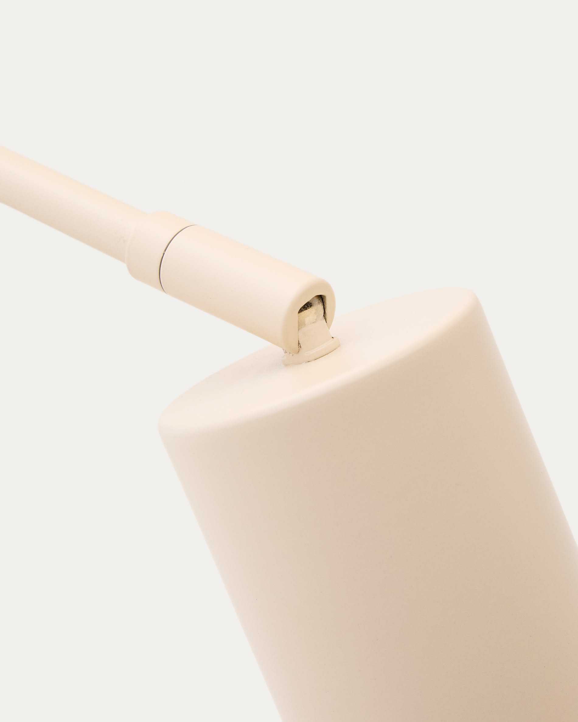Manie metal desk lamp with beige textured finish