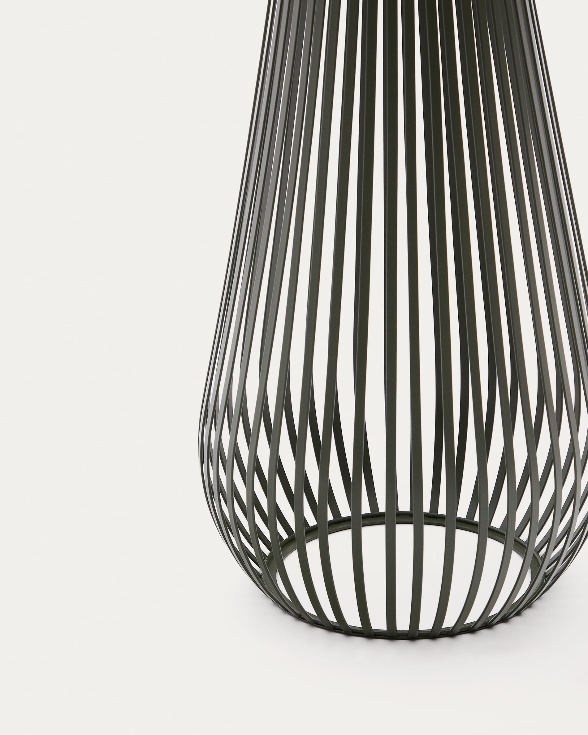 Reiba green metal solar floor lamp