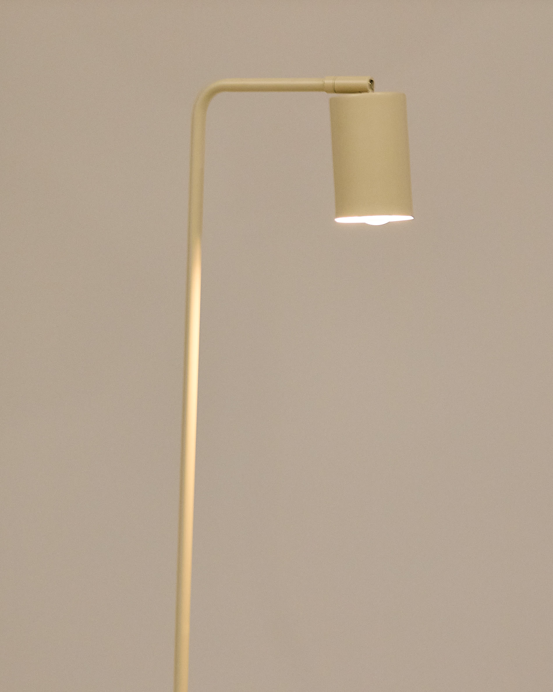 Manie metal floor lamp with beige textured finish