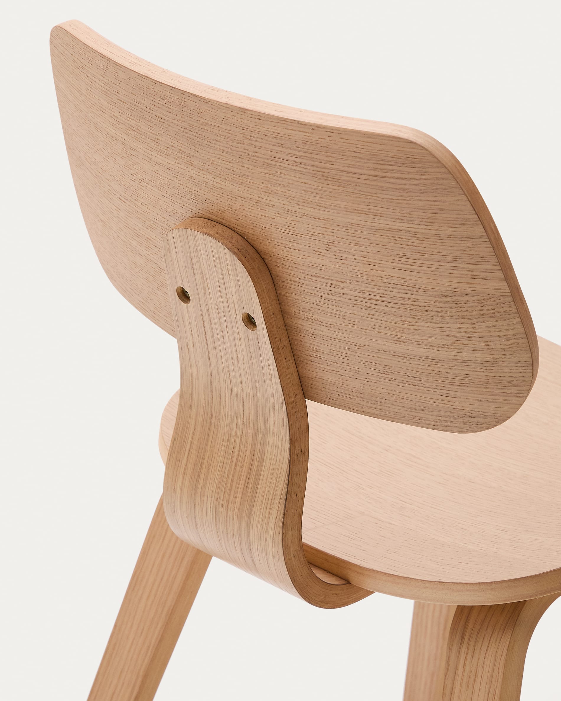 Gena chair in oak veneer