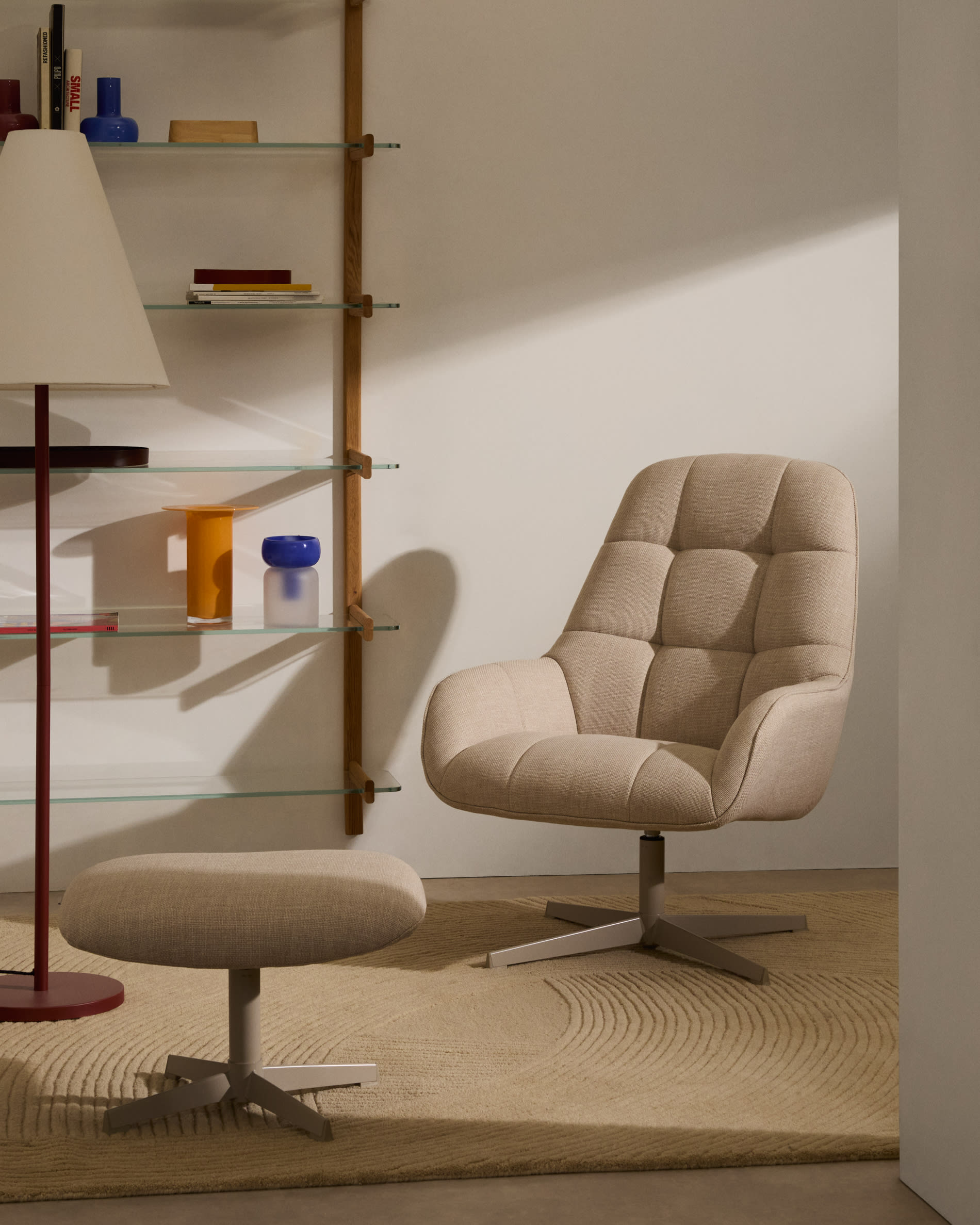 Jaspe swivel footrest in beige and metal with a grey finish FSC™ 100%.