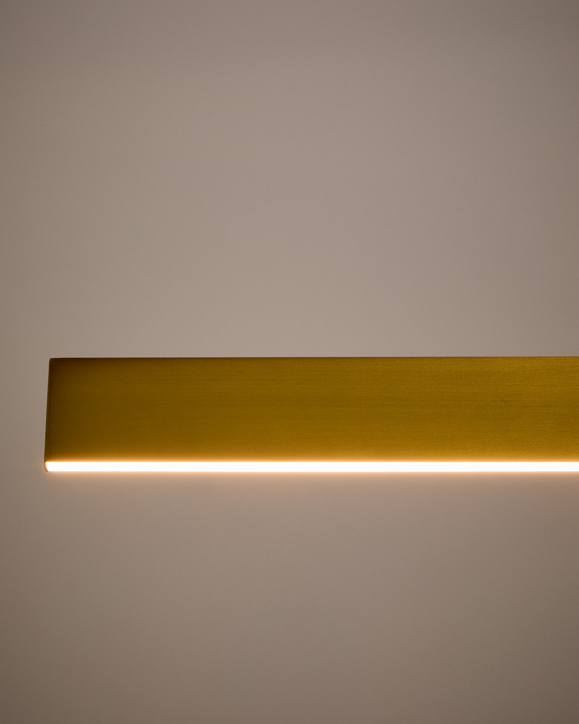 Boadella aluminium ceiling lamp with gold painted finish