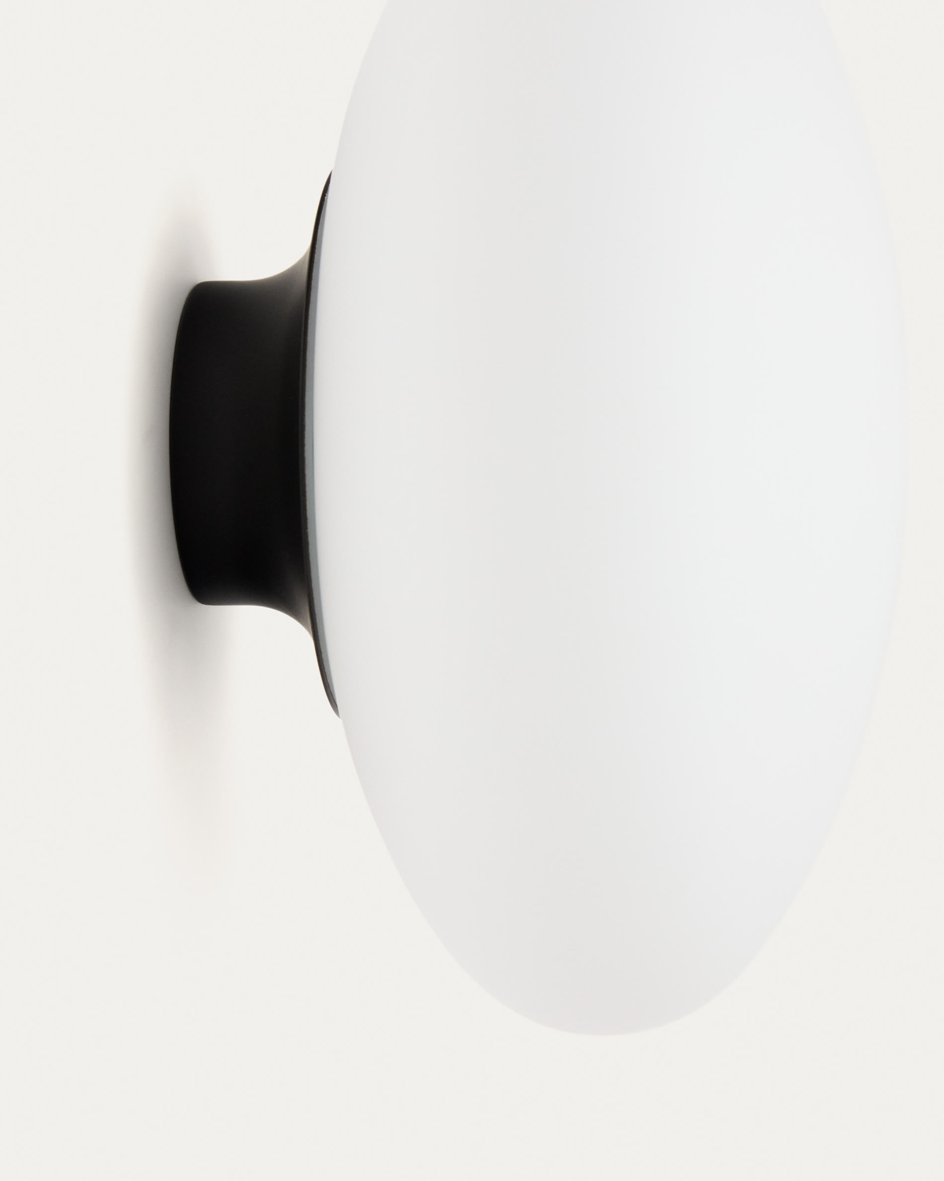 Bamila wall lamp in smoked glass and black metal Ø25cm