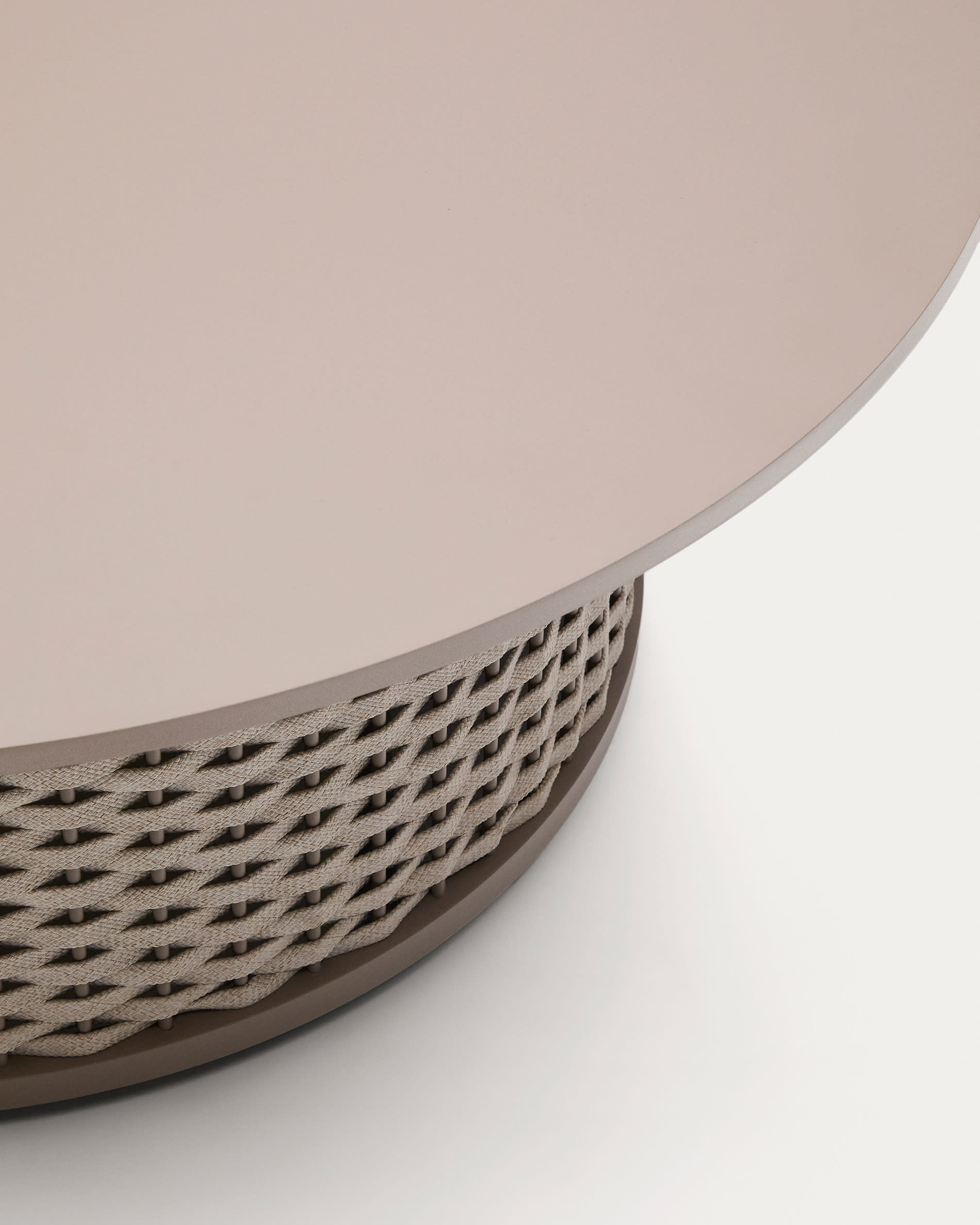 Sedalis outdoor coffee table in aluminium and taupe rope cord Ø99cm