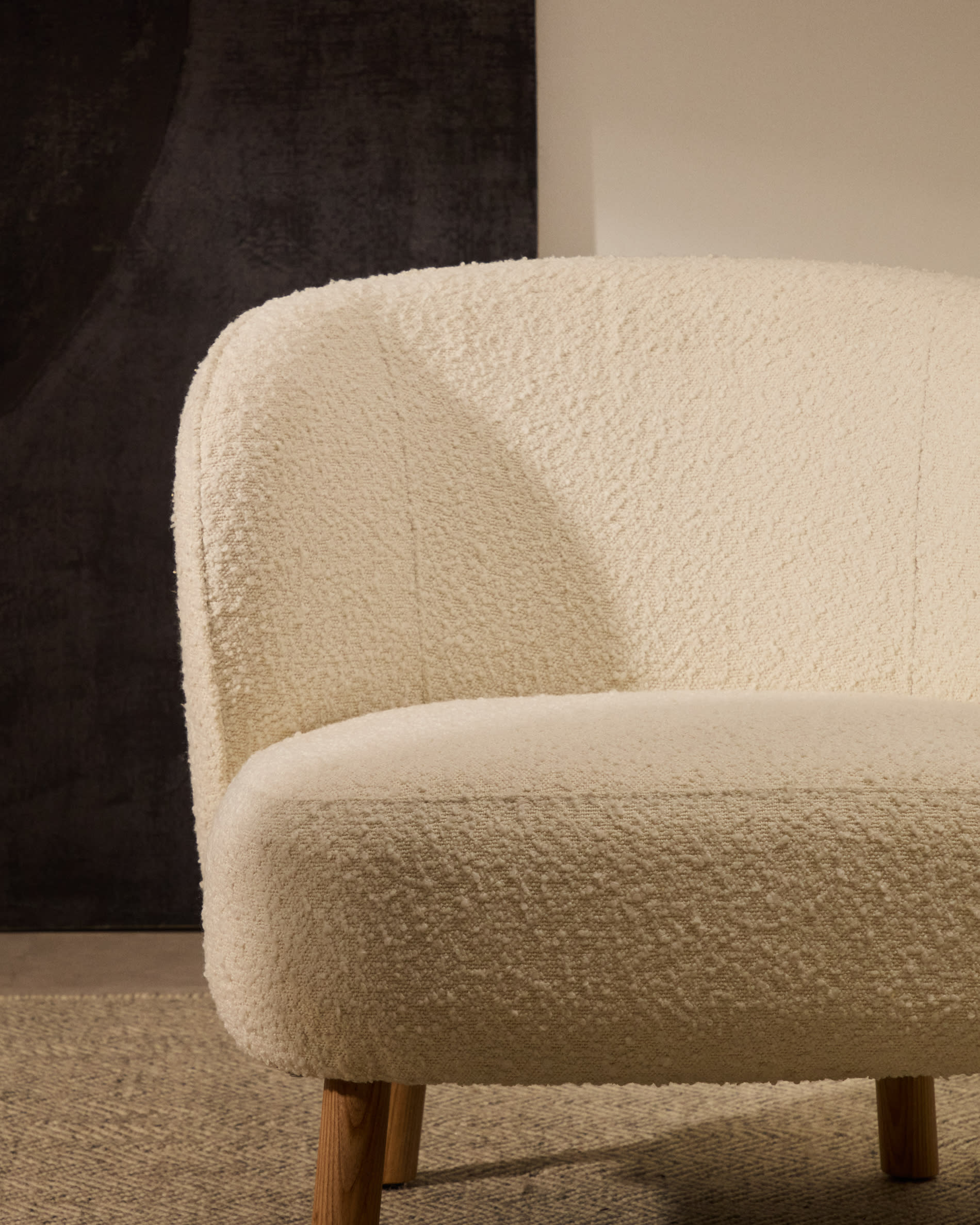 Ulit armchair in white bouclé with solid ash wood legs in a natural finish