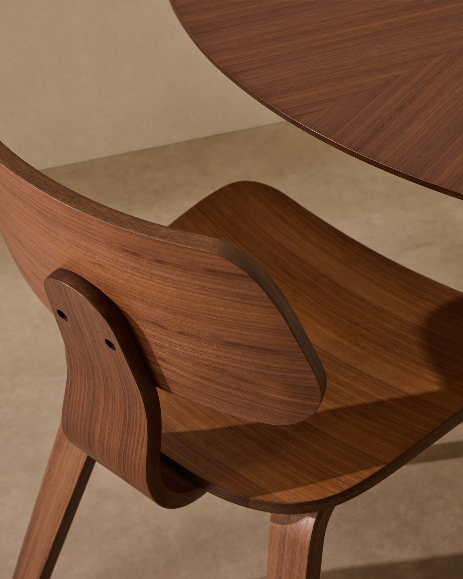 Gena chair in walnut veneer