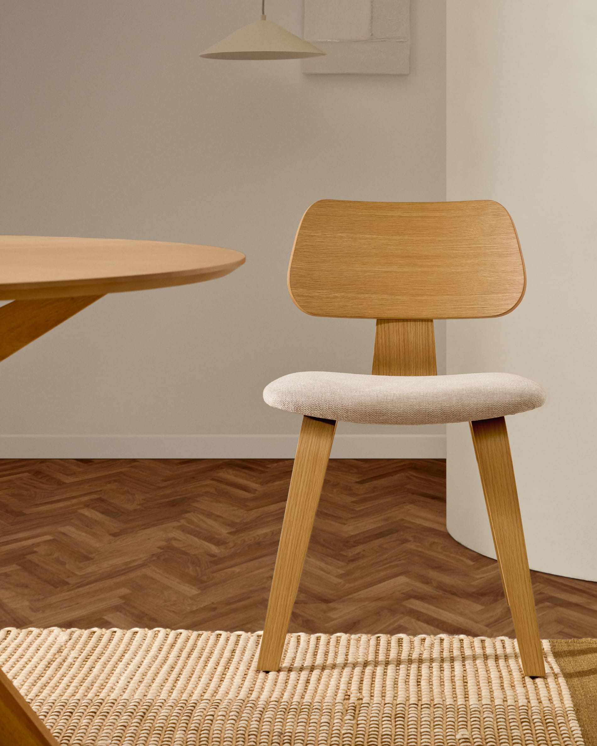 Gena chair in oak veneer and beige chenille