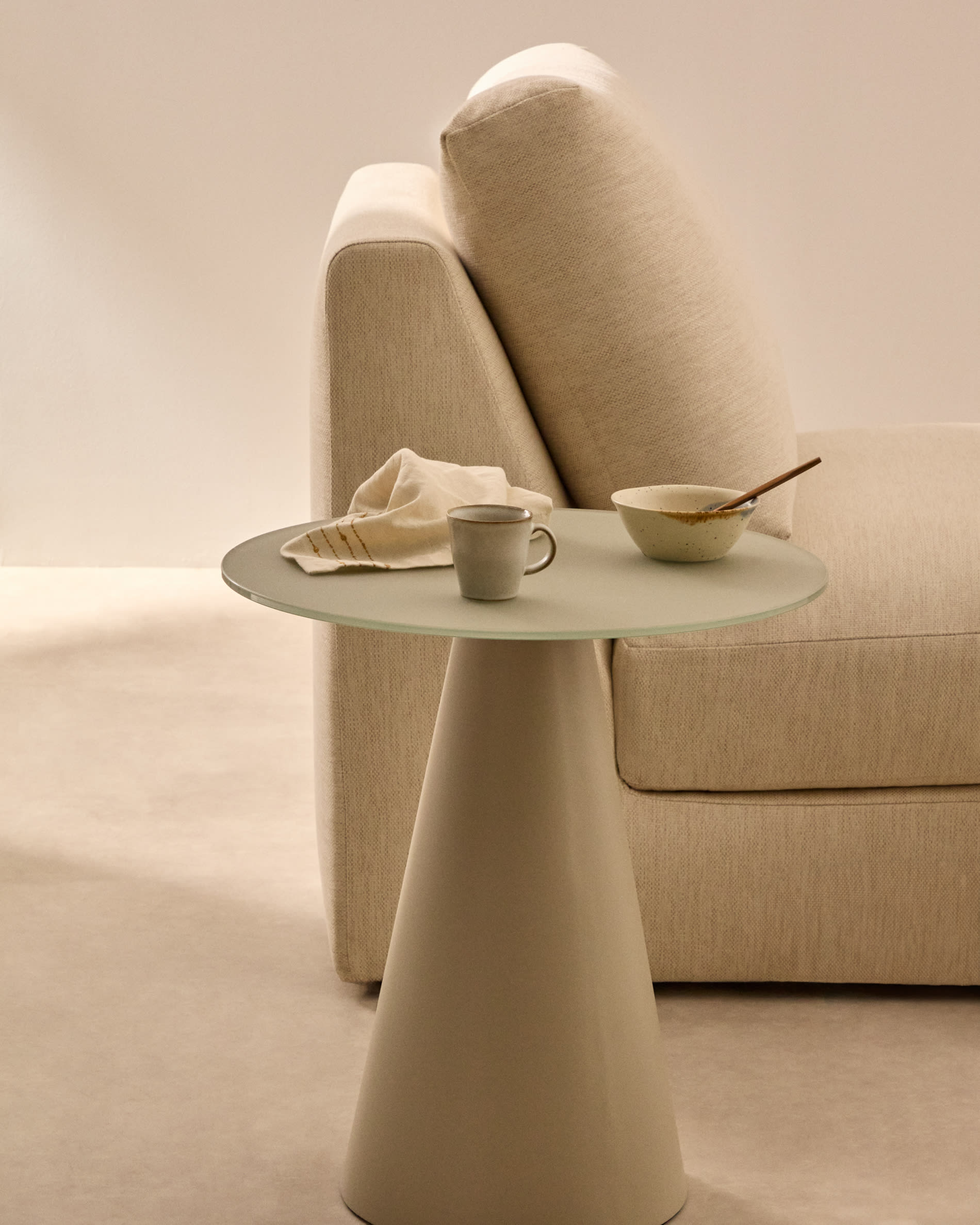 Wilshire tempered glass and metal side table with a matte grey finish, Ø 50 cm